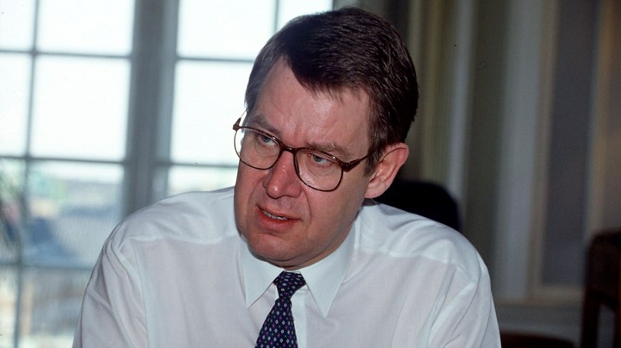 Poul Nyrup Rasmussen (S) havde hårdt brug for et af de&nbsp;færøske folketingsmedlemmer, da han i 1993 skulle danne regering, efter Poul Schüter (K) havde trukket sig på grund af Tamilsagen.