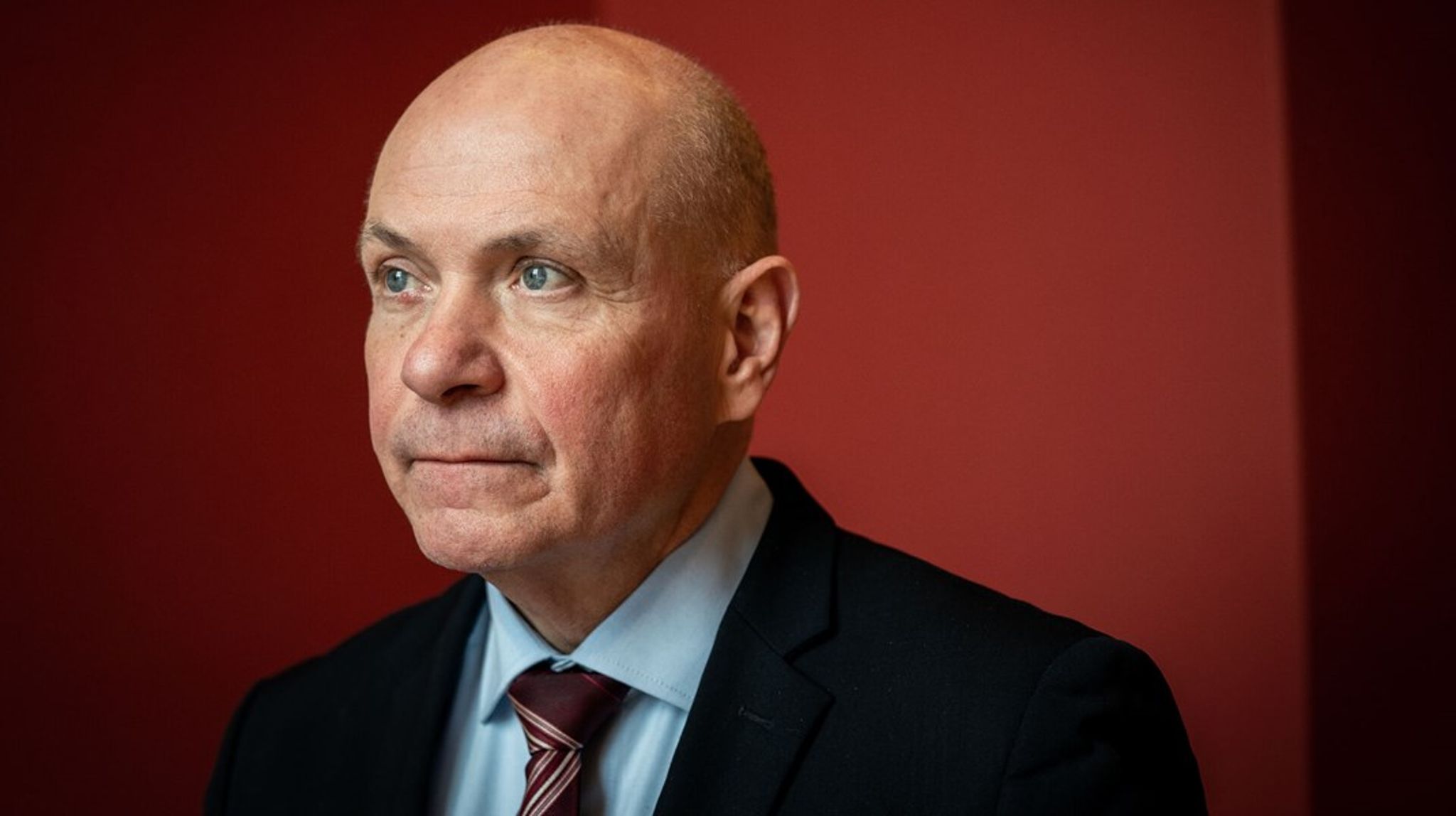 "Man skal hellere forberede nye medlemmer på, hvad det vil sige at være i Folketinget. Det er nemlig ikke et job eller en almindelig arbejdsplads, og man bliver heller ikke fyret – man mister derimod sit mandat," siger René Christensen, der tidligere sad i Folketinget for Dansk Folkeparti, men i dag er medlem af Moderaterne.