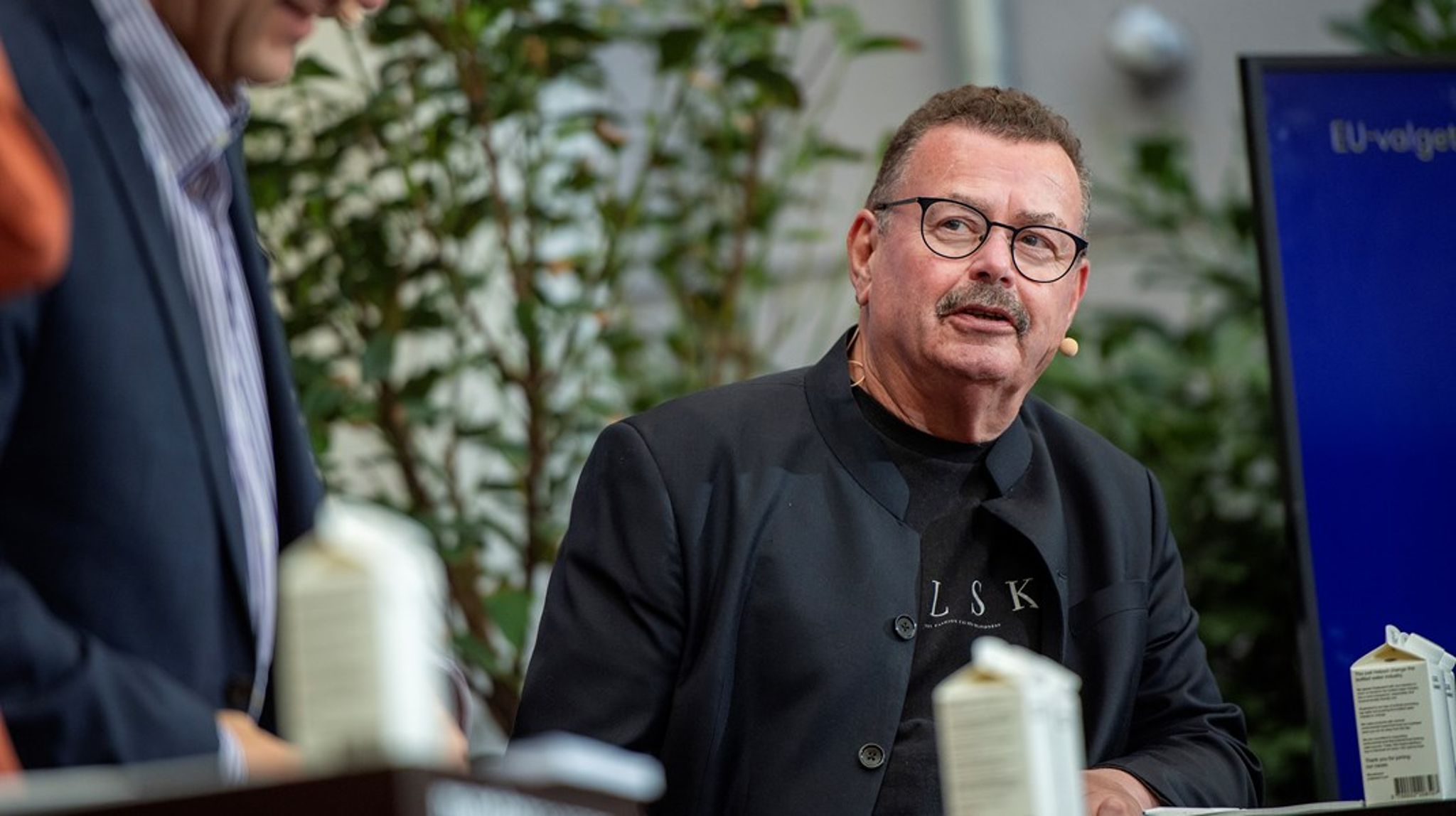 Når Elon Musks glitrende nødraket engang forlader jorden, er det kun milliardærerne, der har råd til en billet væk fra det kaos, man er ved at skabe her, skriver Per Clausen.
