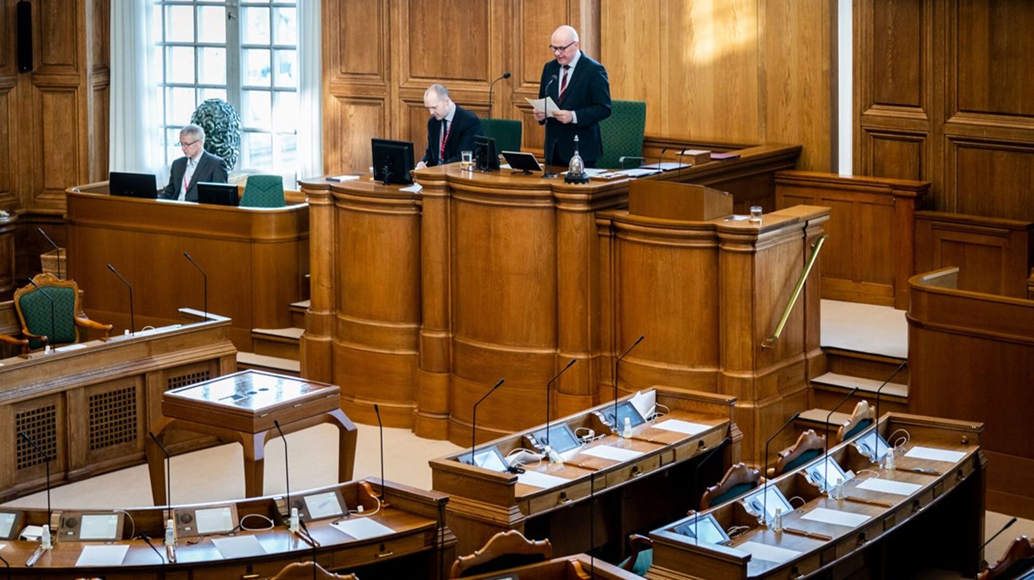 Folketingets formand Søren Gade (V) var selv til stede helt frem til debattens afslutning tæt på klokken 04 i sidste uge. Han vil nu drøfte tiltag, der kan forhindre sene debatter.