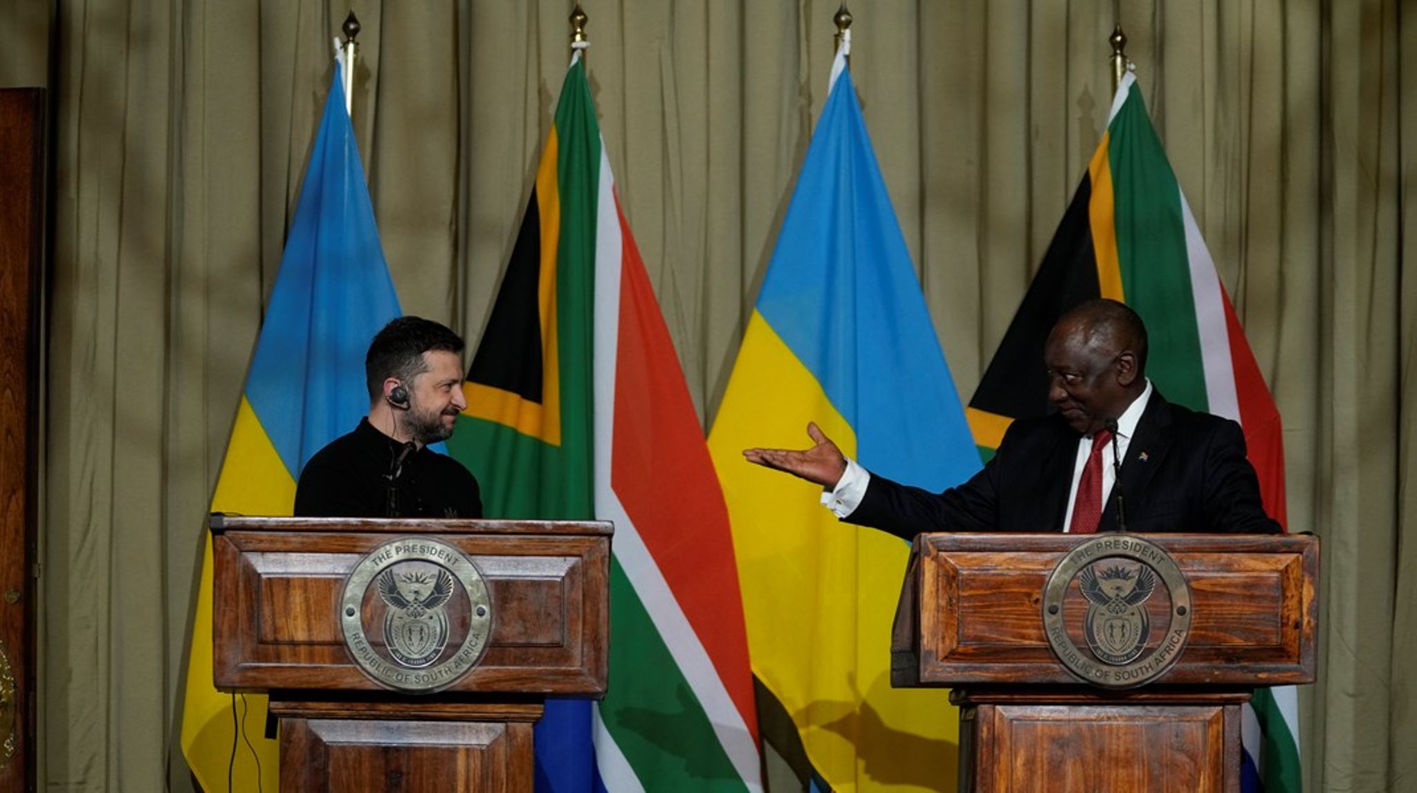 I februar stemte Sydafrika&nbsp;for første gang med Ukraine i FN-regi.&nbsp;Med Sydafrikas&nbsp;russiske forbindelse in mente er det bemærkelsesværdigt, skriver&nbsp;Stig Jensen og&nbsp;Buster Emil Kirchner.