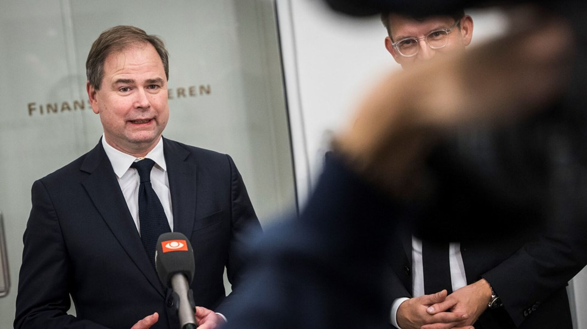 Både finansminister Nicolai Wammen (S) og Venstres formand Troels Lund Poulsen (V) har en fælles interesse i en økonomiaftale, der signalerer styrket velfærd og sikrer ro i det lokale bagland frem mod efterårets kommunalvalg.