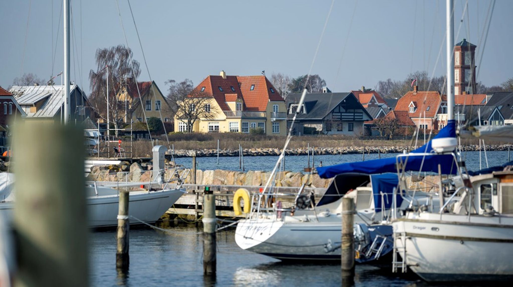 Boligejere i Dragør, København, Tårnby og Hvidovre står til at skulle betale næsten halvdelen af regningen for en omfattende stormflodssikring af hovedstaden, konkluderer en ny delrapport om finansiering, som Transportministeriet og Sund &amp; Bælt netop har offentliggjort.