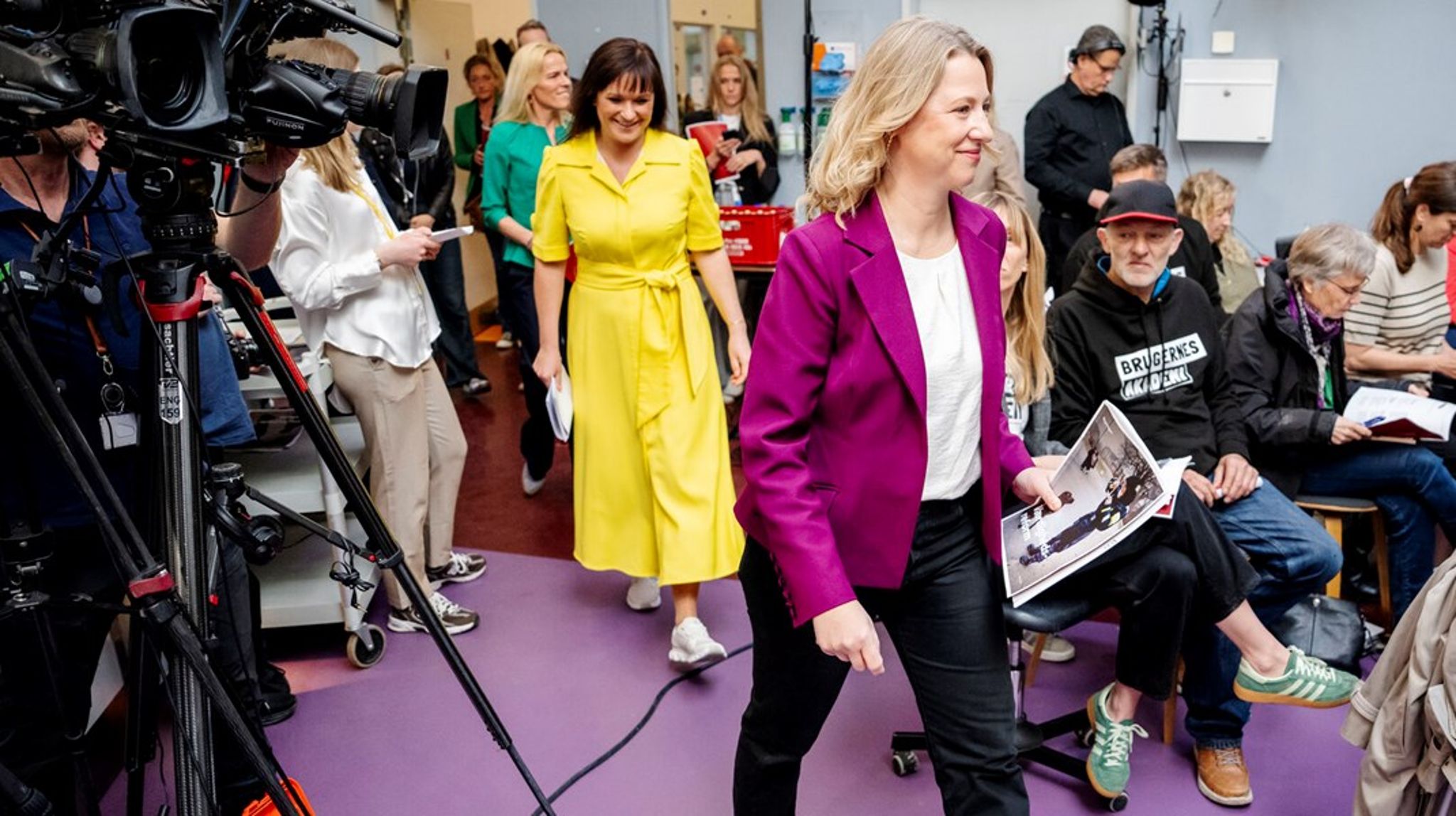 Regeringen præsenterede sit udspil til en værdighedsreform fredag formiddag på stofindtagelsesrummet H17 på Vesterbro i København. Der er sat 250 millioner kroner til en række tiltag, der skal sikre de mest udsatte borgere bedre hjælp og mere værdighed.