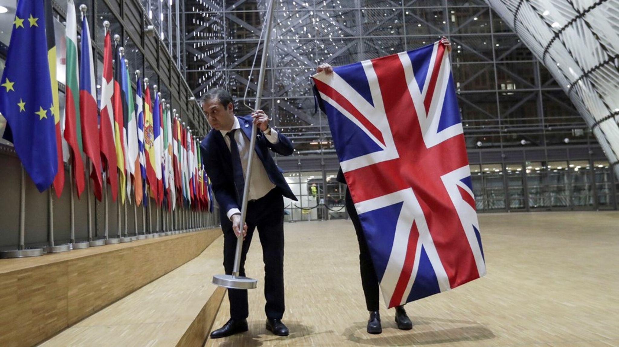 Union Jack blev fjernet fra EU's topmødebygning fredag 31. januar 2020, da Storbritannien formelt forlod samarbejdet efter 47 års medlemskab. Nu er forholdet ved at varme op igen.