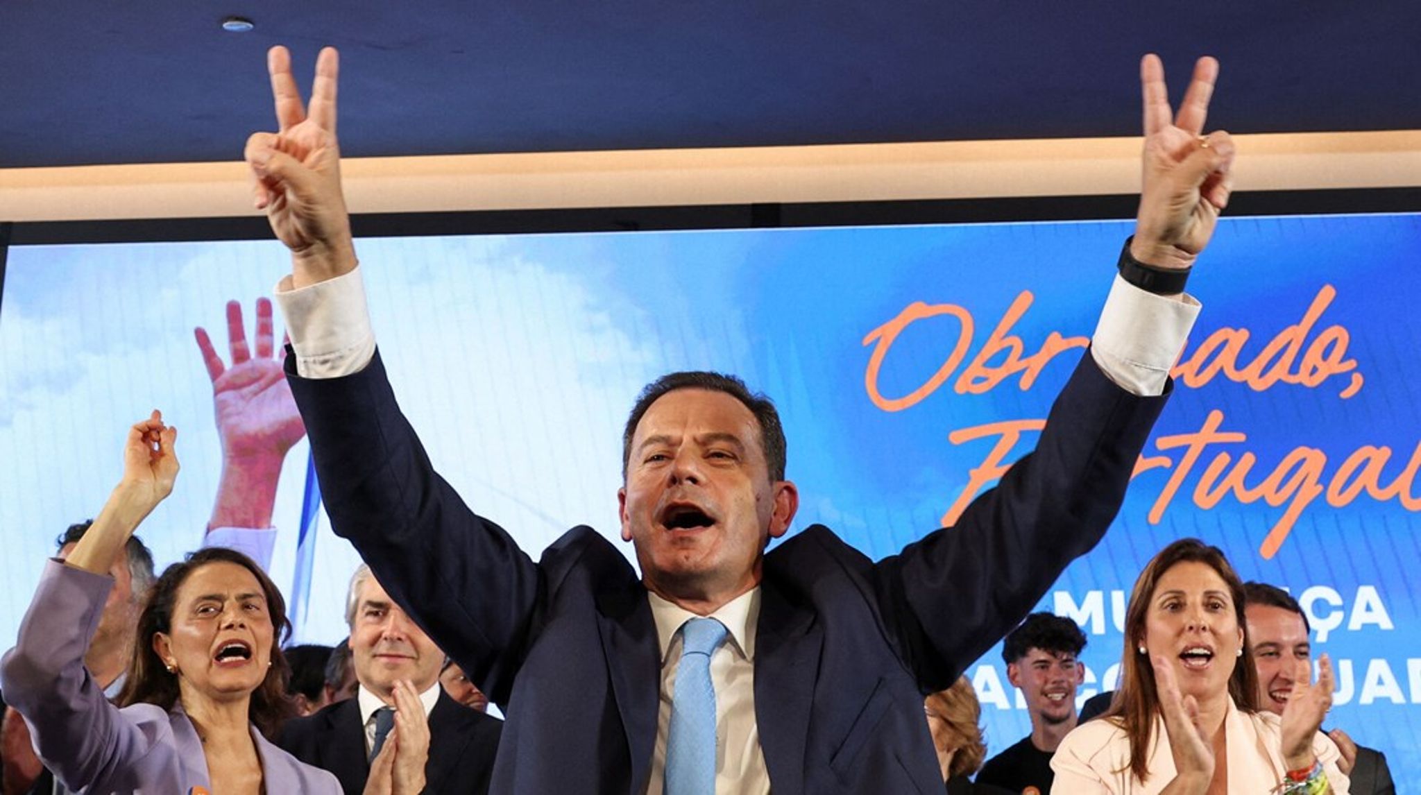 Luis Montenegros regering blev væltet i marts 2025 efter han tabte en tillidsafstemning i det portugisiske parlament. Ved søndagens valg blev hans koalition valgets største.