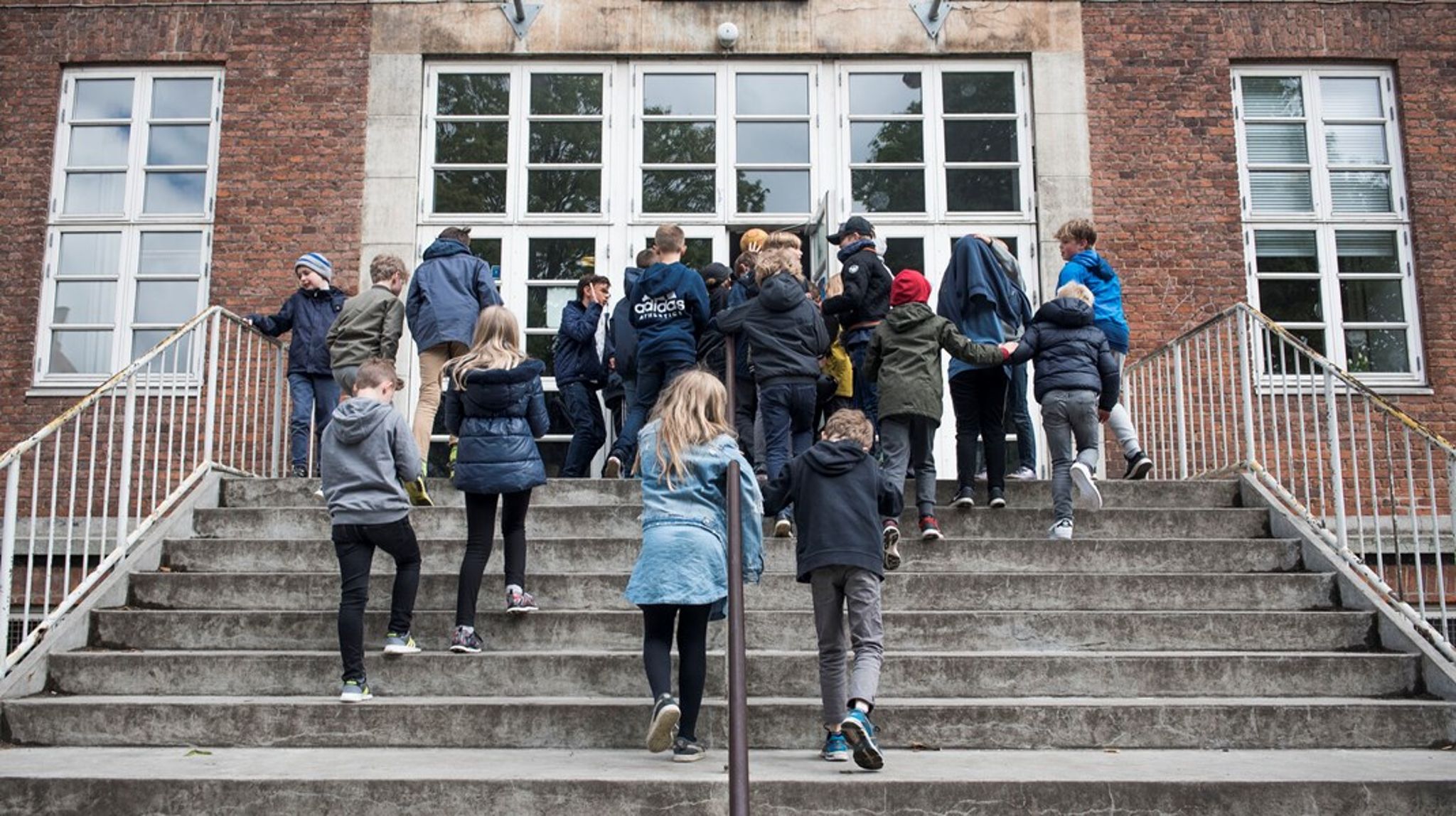 Merete Riisager har i Altinget kaldt 'det nye børnesyn' for "et fagligt overgreb" på lærere og andre fagprofessionelle. Skolelederforeningen og Danmarks Læreforening ser hver især forskelligt på Riisagers kritik af børnesynet.