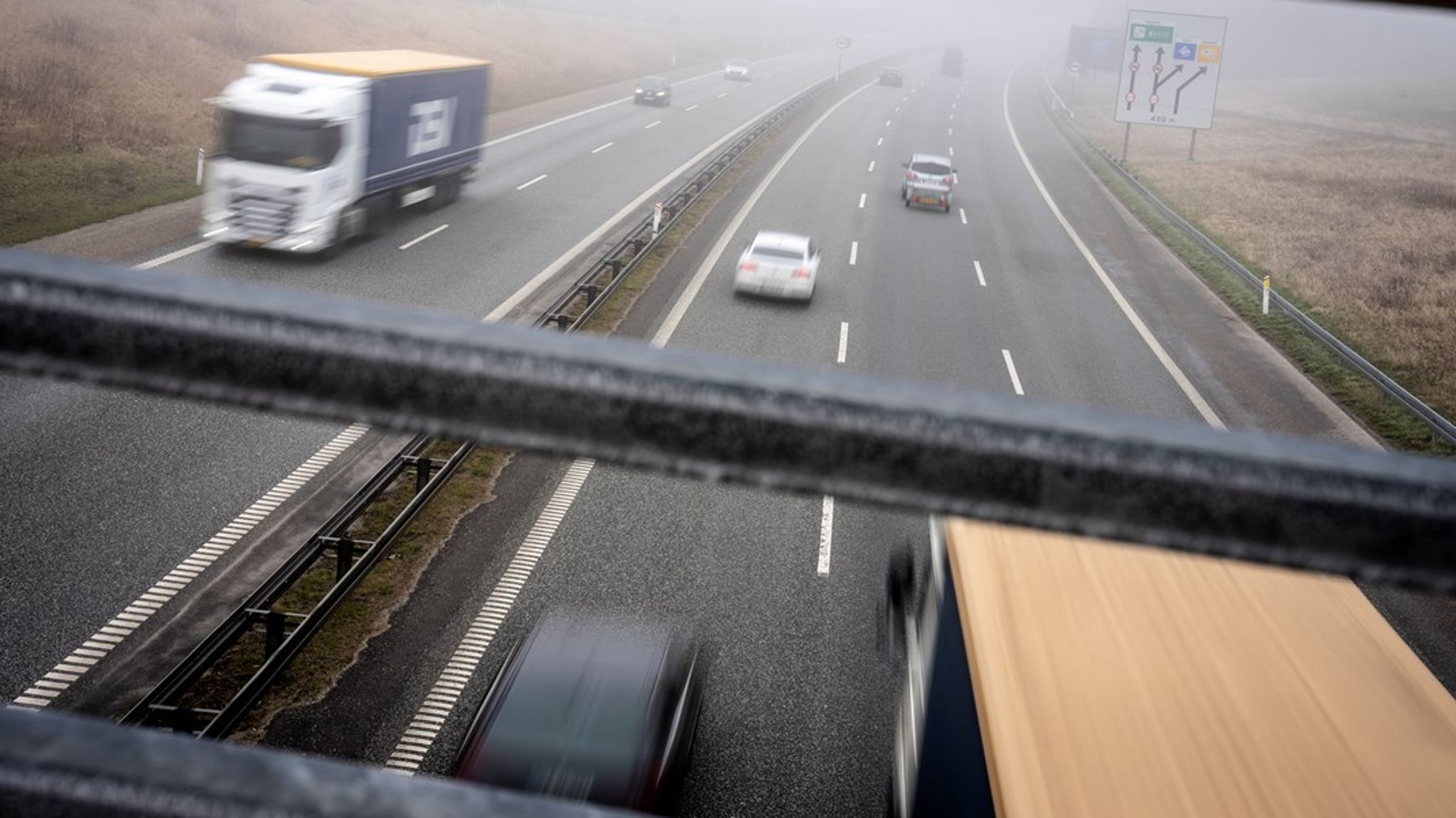 Det er ikke nyt, at virksomheder oplever lovgivningen som en barriere. En analyse fra Dansk Erhverv viser, at netop regulering og administration i dag vurderes som den største hindring for vækst, skriver Jesper Højte Stenbæk.