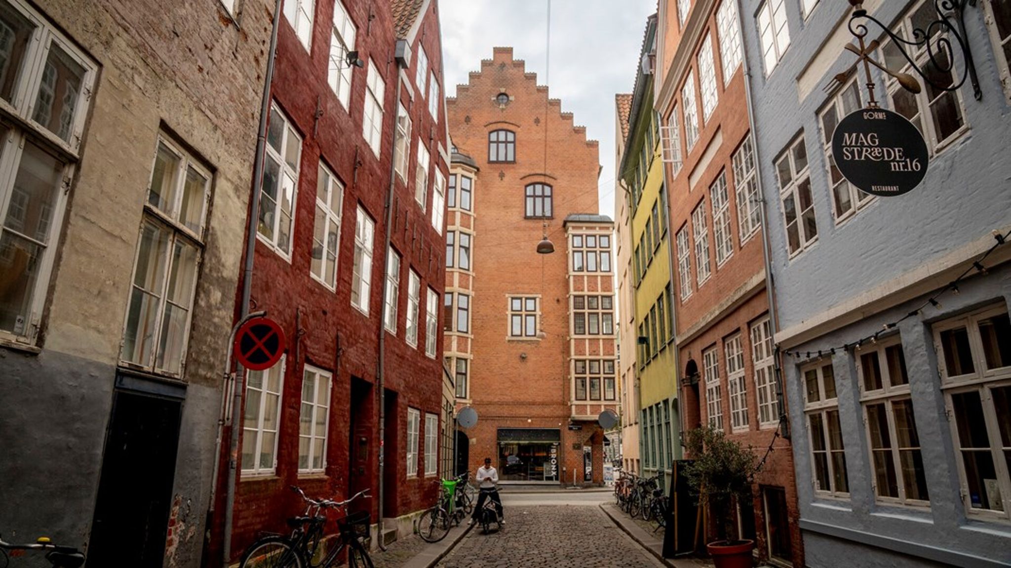 Standardløsninger kan ikke give relevante anbefalinger til en bolig fra 1930 og en nybygget energirammeoptimeret ejendom på samme måde, skriver Majbrit Juul, Amdi Hauge Schjødt Worm og Peter Noyé.