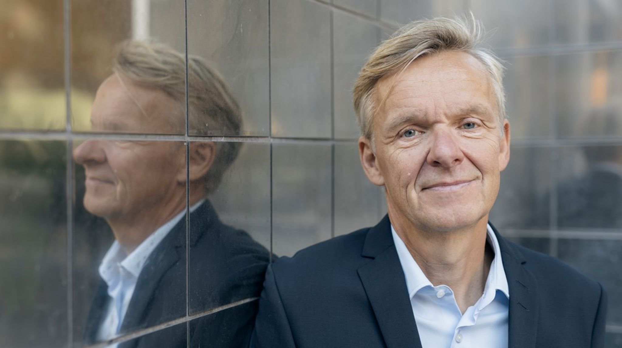 Politikerne skal have kredit for at forsøge at ændre nogle regler for sig selv, som i bund og grund er helt urimelige.&nbsp;Men de gør det så halvhjertet og langsommeligt, at det vil ende som et selvmål, skriver Poul Madsen.