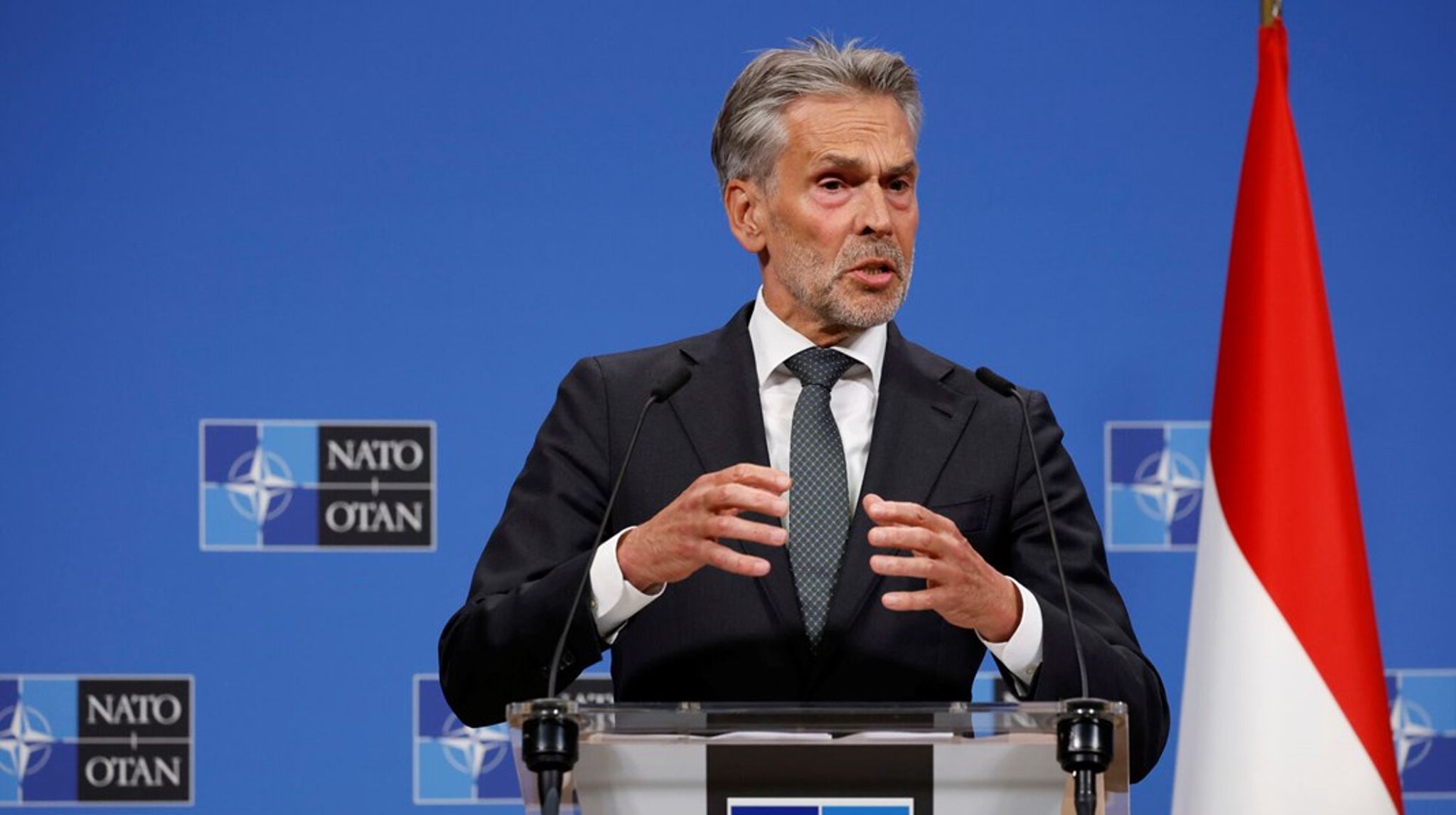 Dick Schoof skal ikke længere være Hollands premiereminister efter mindre end et år på posten.