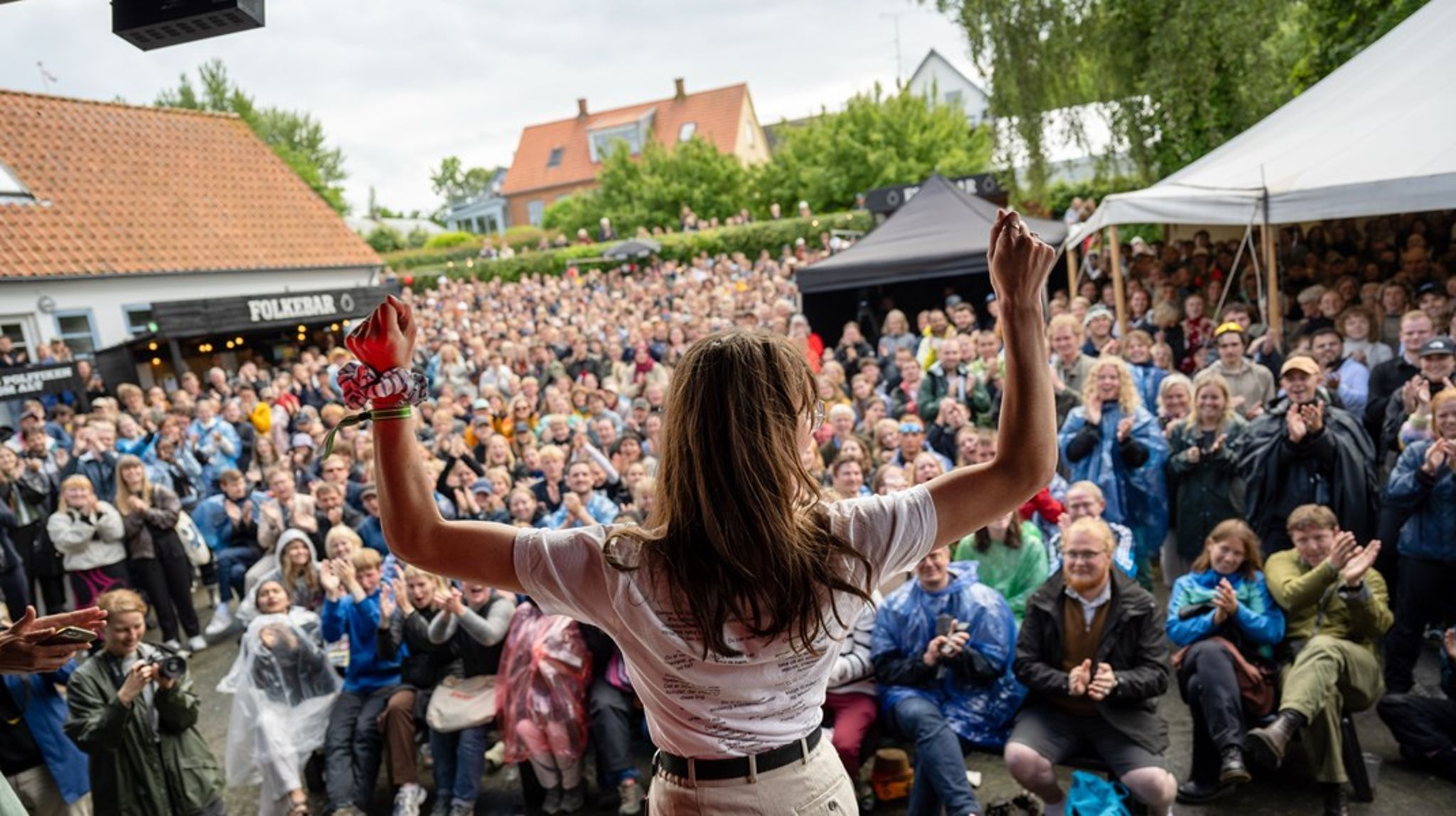 Der kommer til at være gang i den under Folkemødet på tværs af scenerne i Allinge. Her er vinderen af DM i Debat netop blevet kåret under Folkemødet 2024. Arkivfoto. 