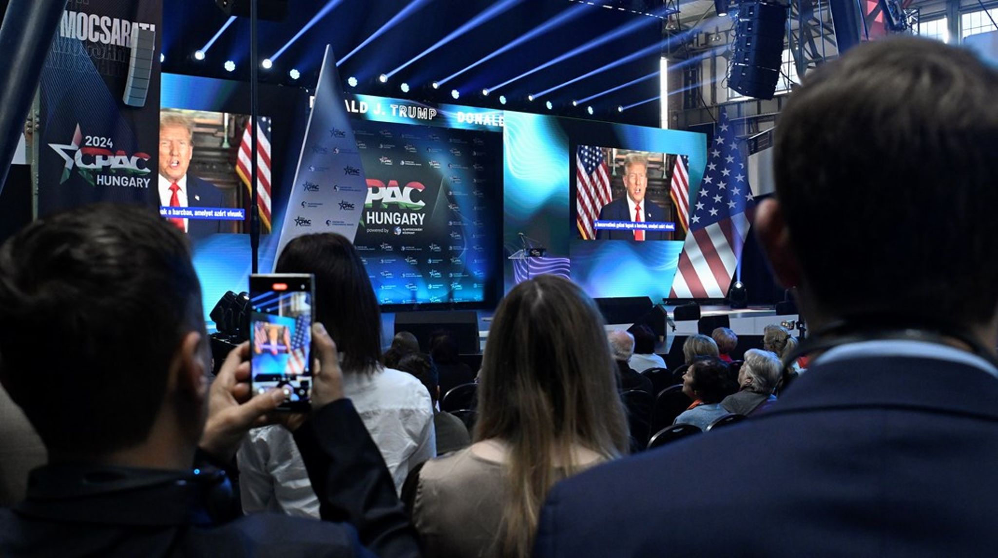 Altinget Norges Jette F. Christensen var til stede under CPAC i Ungarn, hvor politikere fra hele Europa, Israel og det amerikanske Maga samles til et højreradikalt grandprix. USA's præsident var med via videolink.