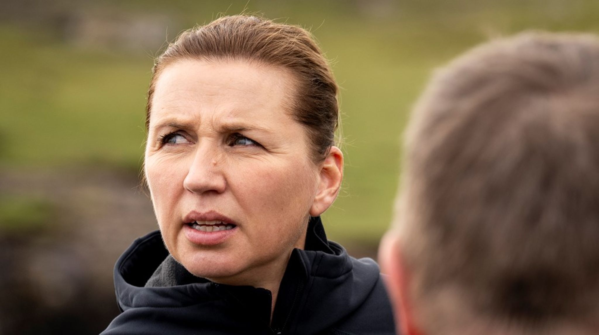 Flere&nbsp;borgerlige vil&nbsp;sikkert forsøge at udfordre Mette Frederiksen&nbsp;med skattelettelser, men det vil lyde hult i en tid, hvor der er brug for hver en krone til oprustning af det danske forsvar, skriver Poul Madsen.