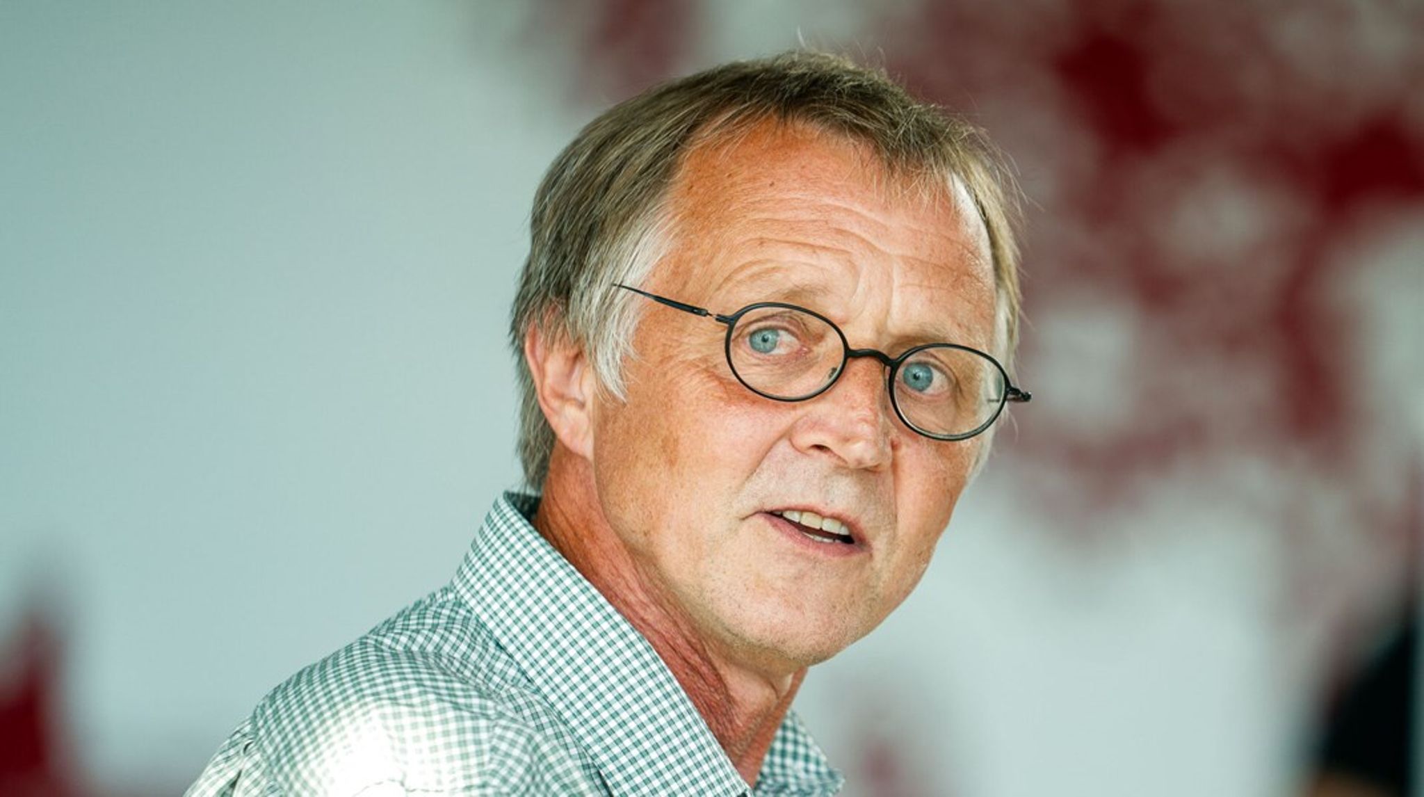 Folkeskolen er Danmarks vigtigste samfundsinstitution, men folkeskolen kan og skal ikke løse alle samfundets udfordringer, skriver Anders Bondo Christensen.