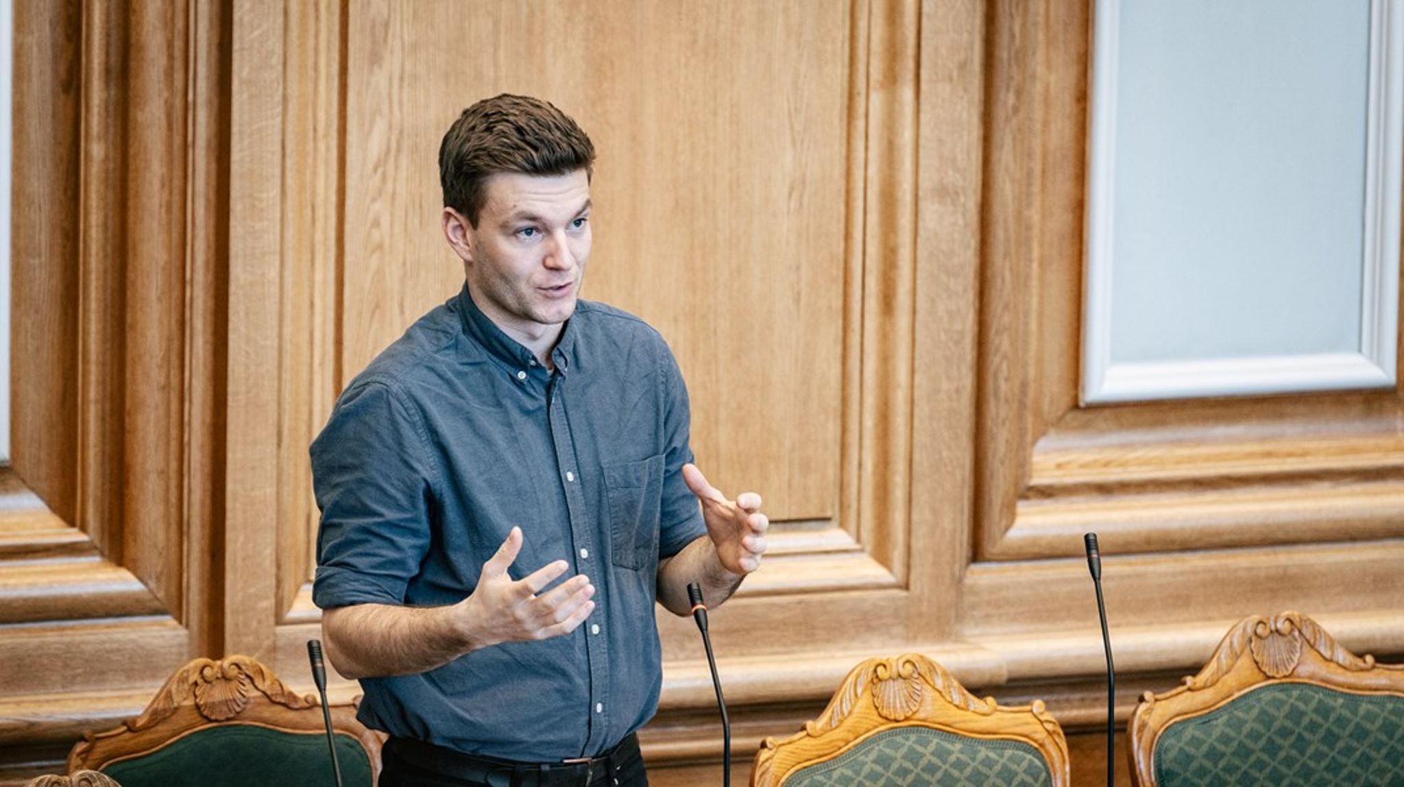 SF's tidligere skatteordfører, Sigurd Agersnap, kritiserer regerigen for ikke at have orienteret forligspartierne i de planlagte&nbsp;milliardbesparelser på skatteområdet.
