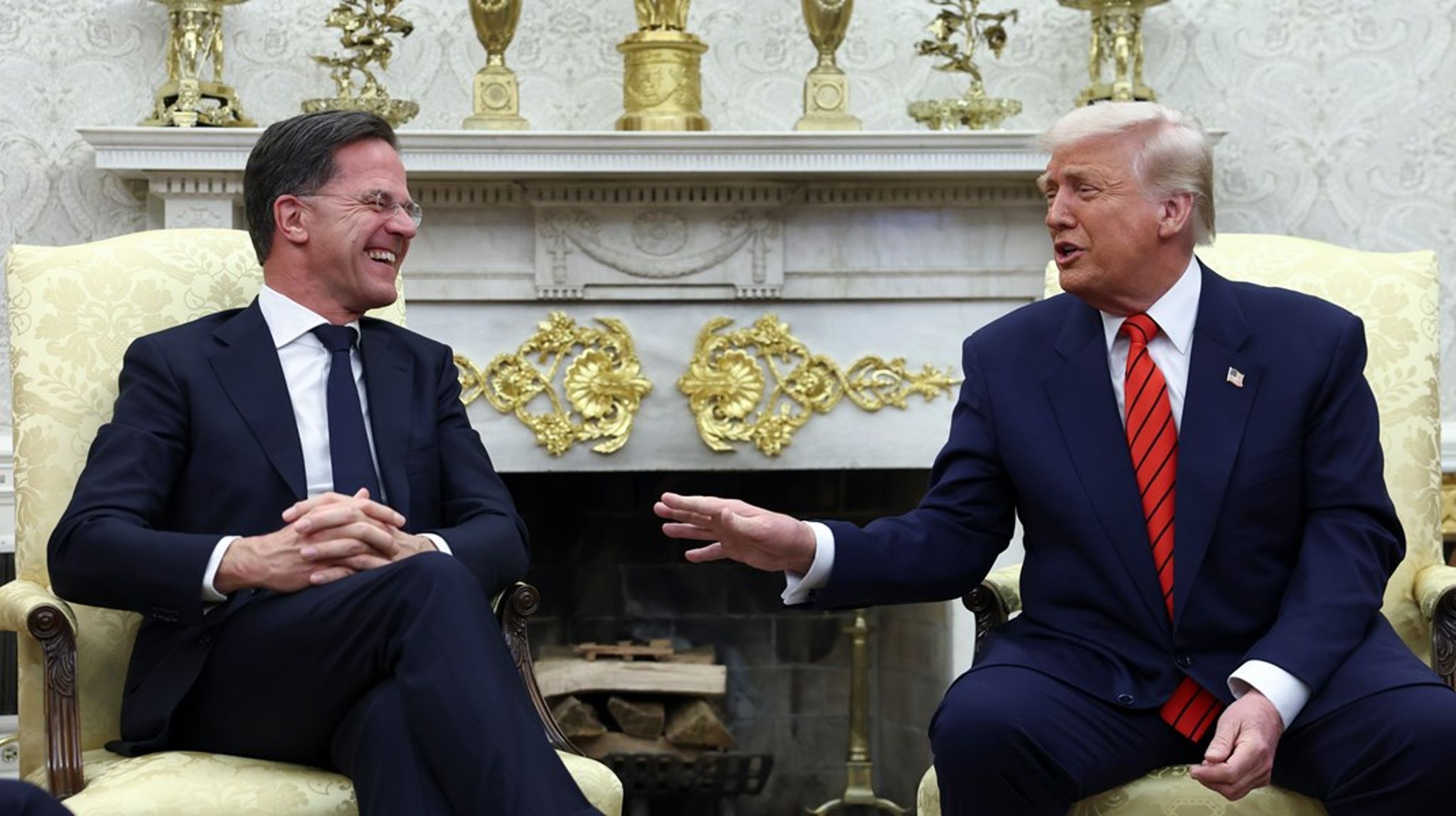 Rutte kender til Trumps ego og hans drømme om et ekstraordinært eftermæle, og han formår at lave en kobling mellem dette og sit eget politiske ønske om at sikre Natos overlevelse, skriver Morten Vester Haldrup om generalsekretærens sms-korrespondance med Trump.