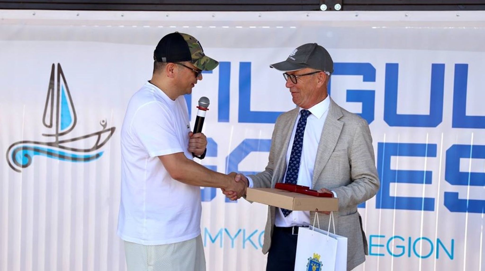 Ole Egberg Mikkelsen fik tildelt ordenen ved fejringen af den internationale ungdomsdag i Mykolaiv.