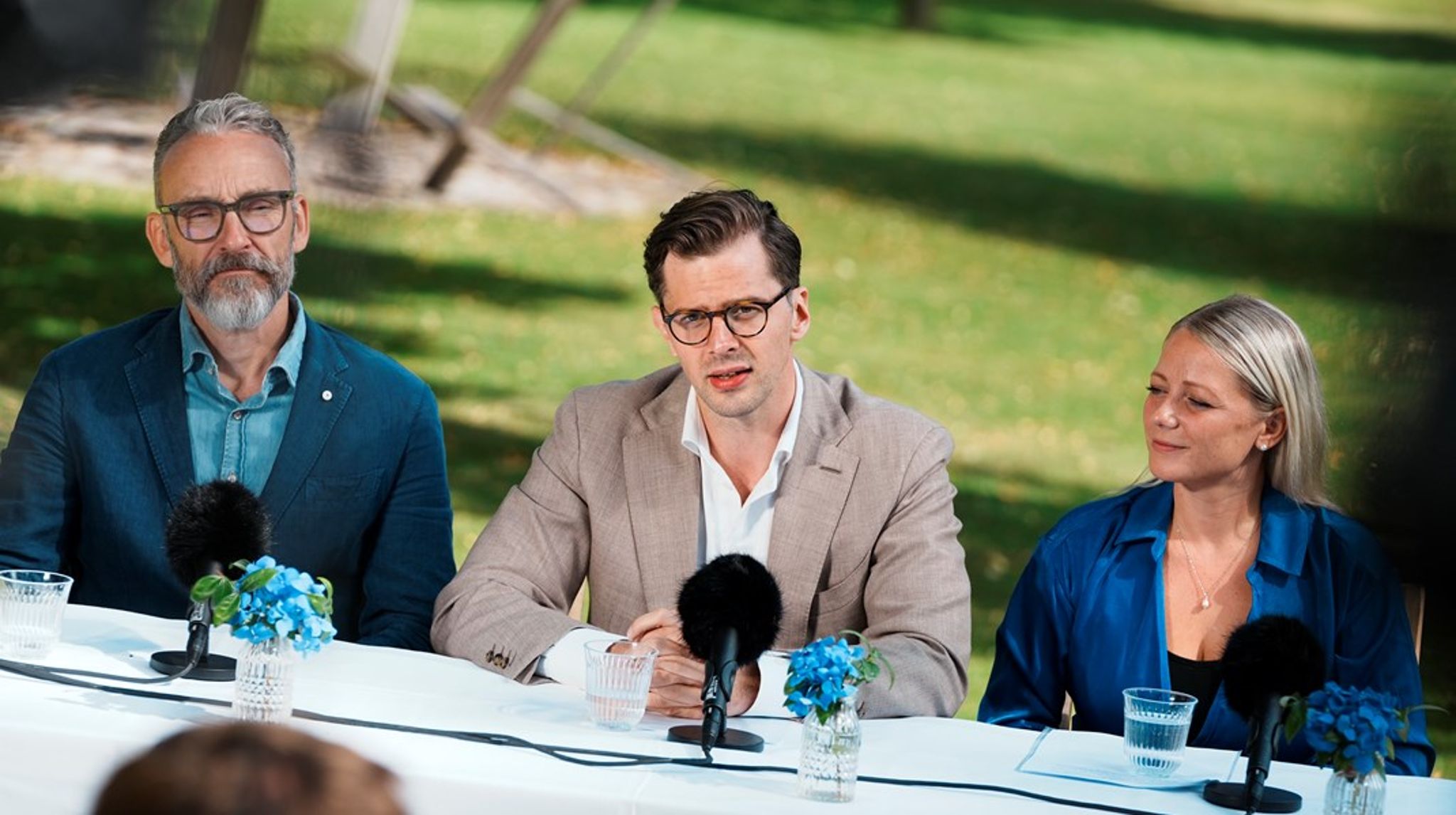Med sig på pressemødet havde Alex Vanopslagh gruppeformand Ole Birk Olesen og politisk ordfører Sólbjørg Jakobsen.