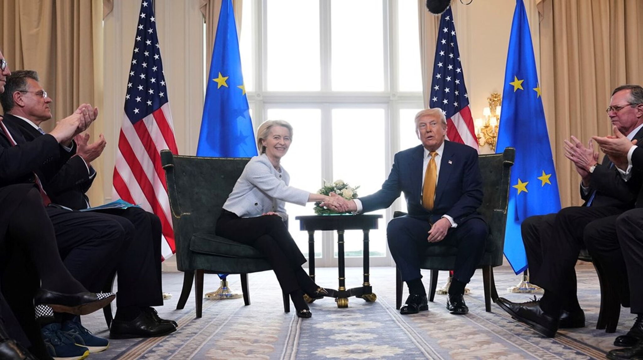 I juli tog EU-kommissionsformand Ursula von der Leyen turen til Donald Trumps golfklub i Turnberry i Skotland for at indgå den aftale, som nu er blevet endelig mejslet ud. 