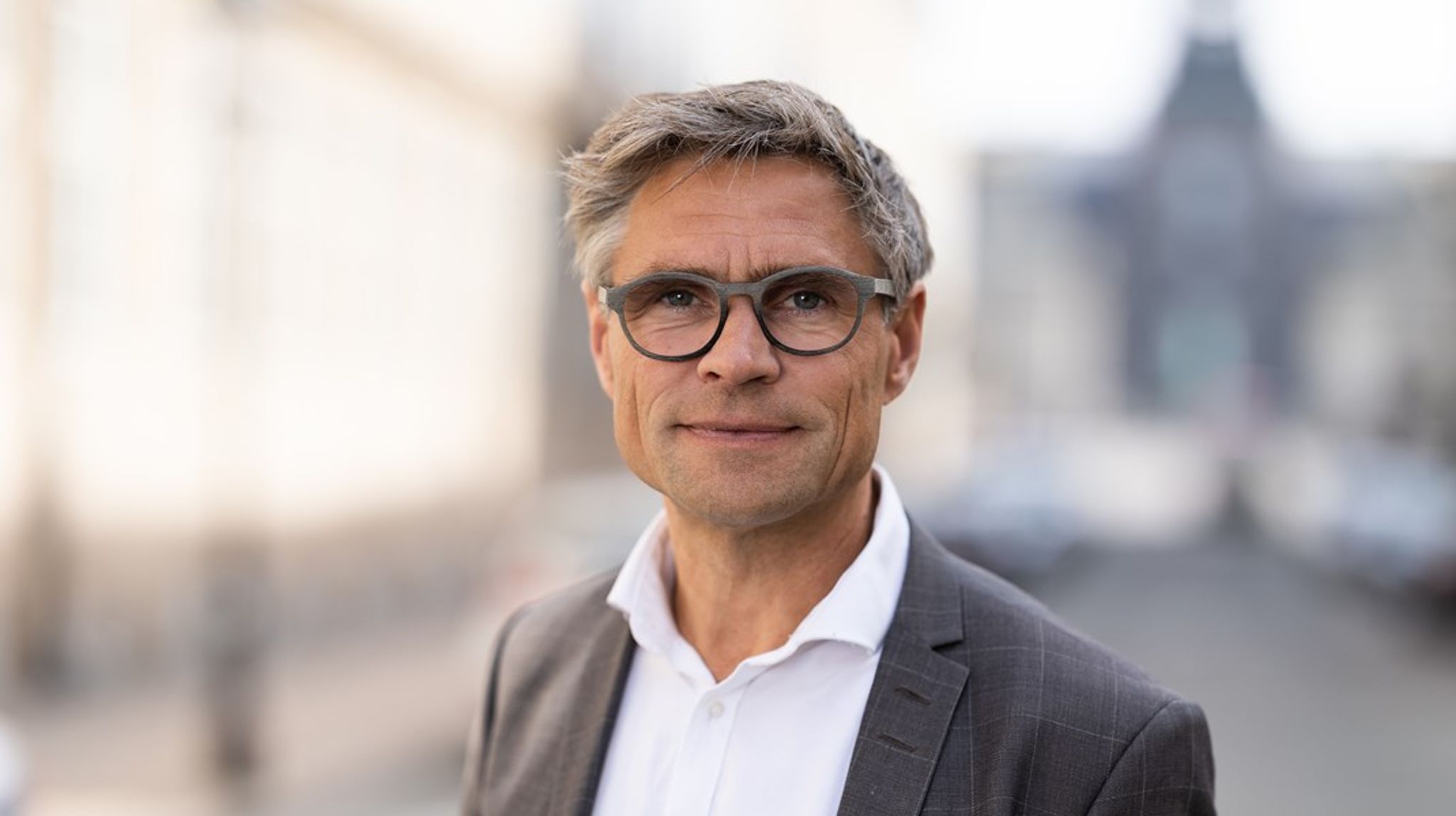 Jeppe Kragelund vender hjem til Århus efter flere år som gymnasierektor først i Sønderborg på Alssundgymnasiet og senest på Mulernes Legatskole i Odense.