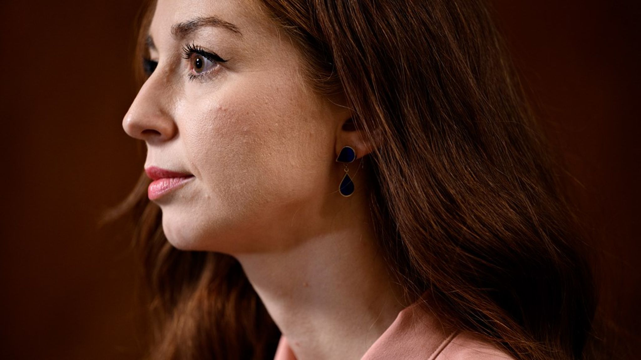 ”Det er ikke mit drømmescenarie at sidde her og have det her interview med dig,” siger Samira Nawa&nbsp;til Altinget.&nbsp;"Når jeg sidder her alligevel, er det fordi, borgere med muslimsk baggrund godt kan se, at hvis man godt må angribe en folkevalgt, alene fordi jeg har en minoritetsbaggrund, er det dem, det går ud over i næste rul. Det vil jeg ikke tillade."