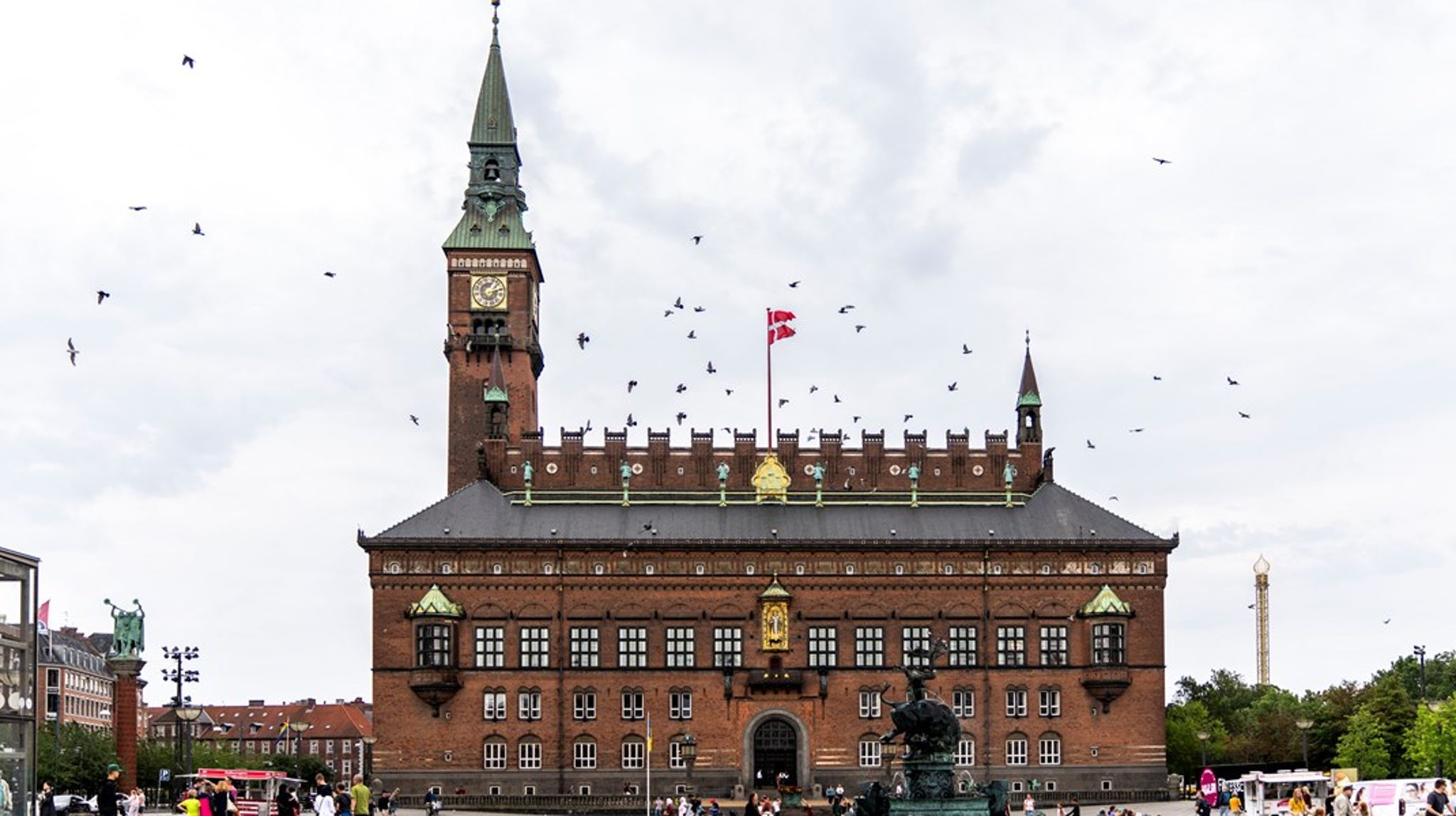Hvis vi ikke stiller krav til vores politikere ved det kommende kommunalvalg, risikerer vi at få serveret den samme, gamle valgflæsk. Derfor kræver vi, at Københavns Kommune stiller billige grunde til rådighed for opførelse af almene boliger, og så må metroen finansieres på en anden måde, skriver Claus Højte.