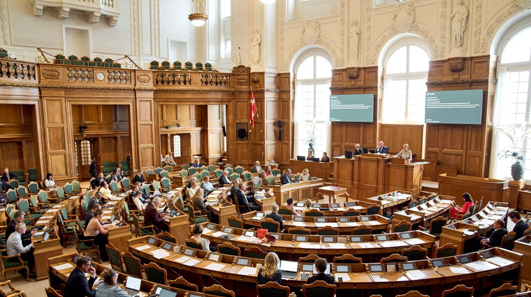 I dag ser det ikke ud til, at hverken venstre- eller højrefløjen formår at formulere visioner, der kan samle befolkningen om et fælles ansvar, skriver Nik Bredholt.