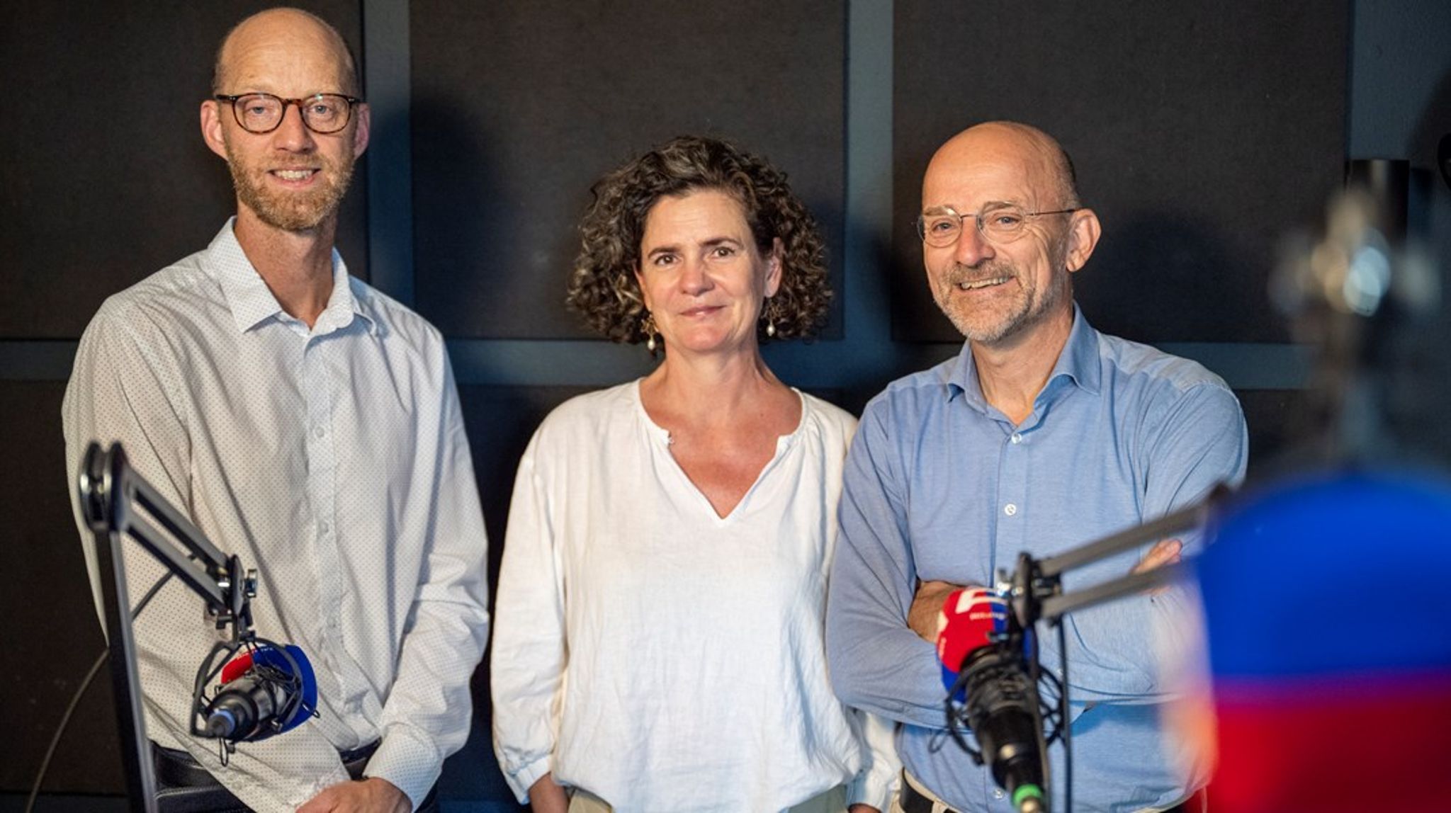 Ole Møbjerg Toft er vært på politisk stuegang. Dagens gæster er Camilla Hersom og Mads Koch Hansen.