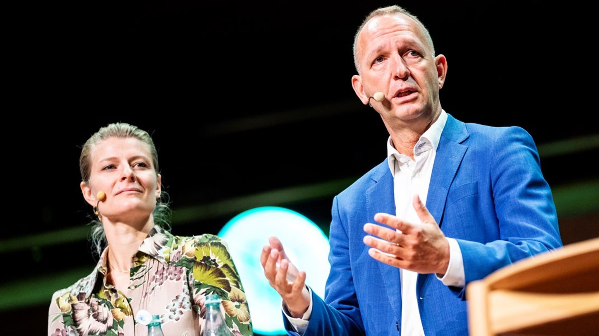 DA-direktør Jacob Holbraad er sammen med FH og de offentlige parter enige om hovedlinjerne i implementeringen af EU's ligelønsdirektiv. Her ses han med beskæftigelsesminister Ane Halsboe-Jørgensen (S) på Lønmodtagernes Topmøde sidste år. 