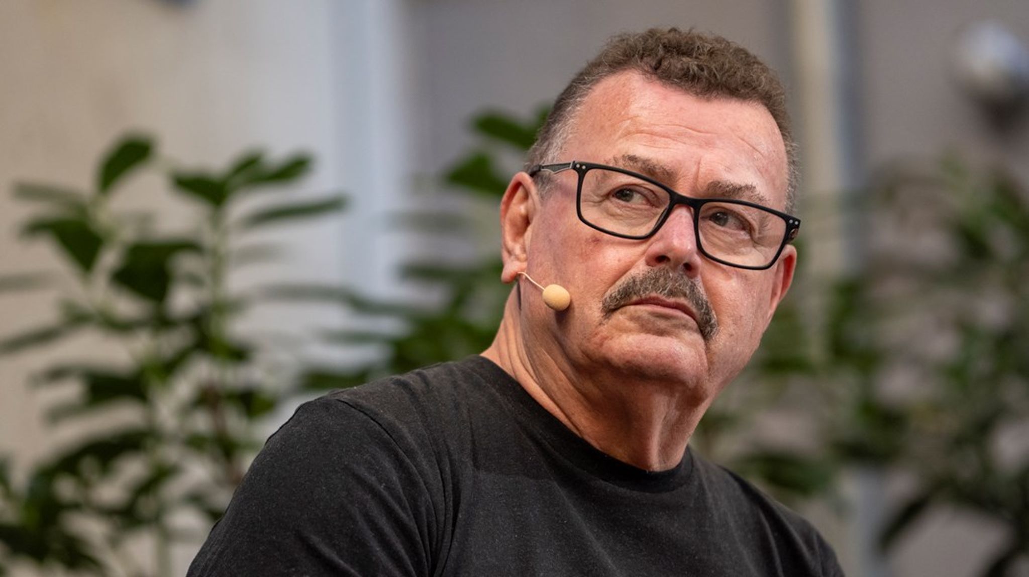 Enhedslistens medlem af Europa-Parlamentet, Nikolaj Villumsen, skal forhandle om direktivet for forenkling af kemikalielovgivningen på vegne af venstrefløjsgruppen.