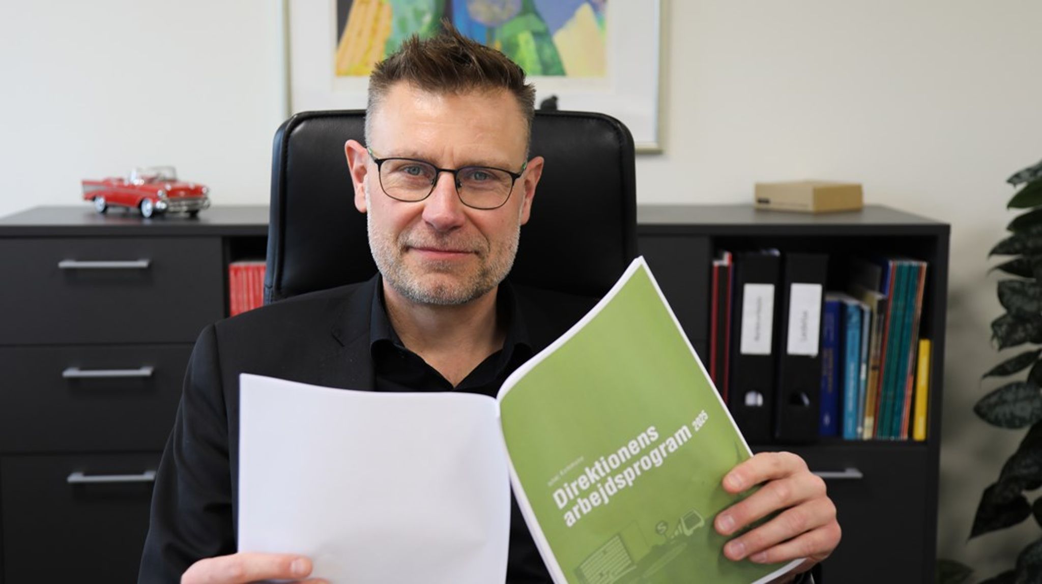<span>Denne uge spørger vi Kåre Svarre Jakobsen, kommunaldirektør i Ishøj Kommune, om, hvad der fylder mest på hans bord, hvad der virker – og hvad der ikke gør. Kender du én, der bør være – eller er du selv – næste uges kommunalboss? Skriv til Sigurd Lilmose Bech på <a target="" rel="">sigurd@altinget.dk</a>.</span>