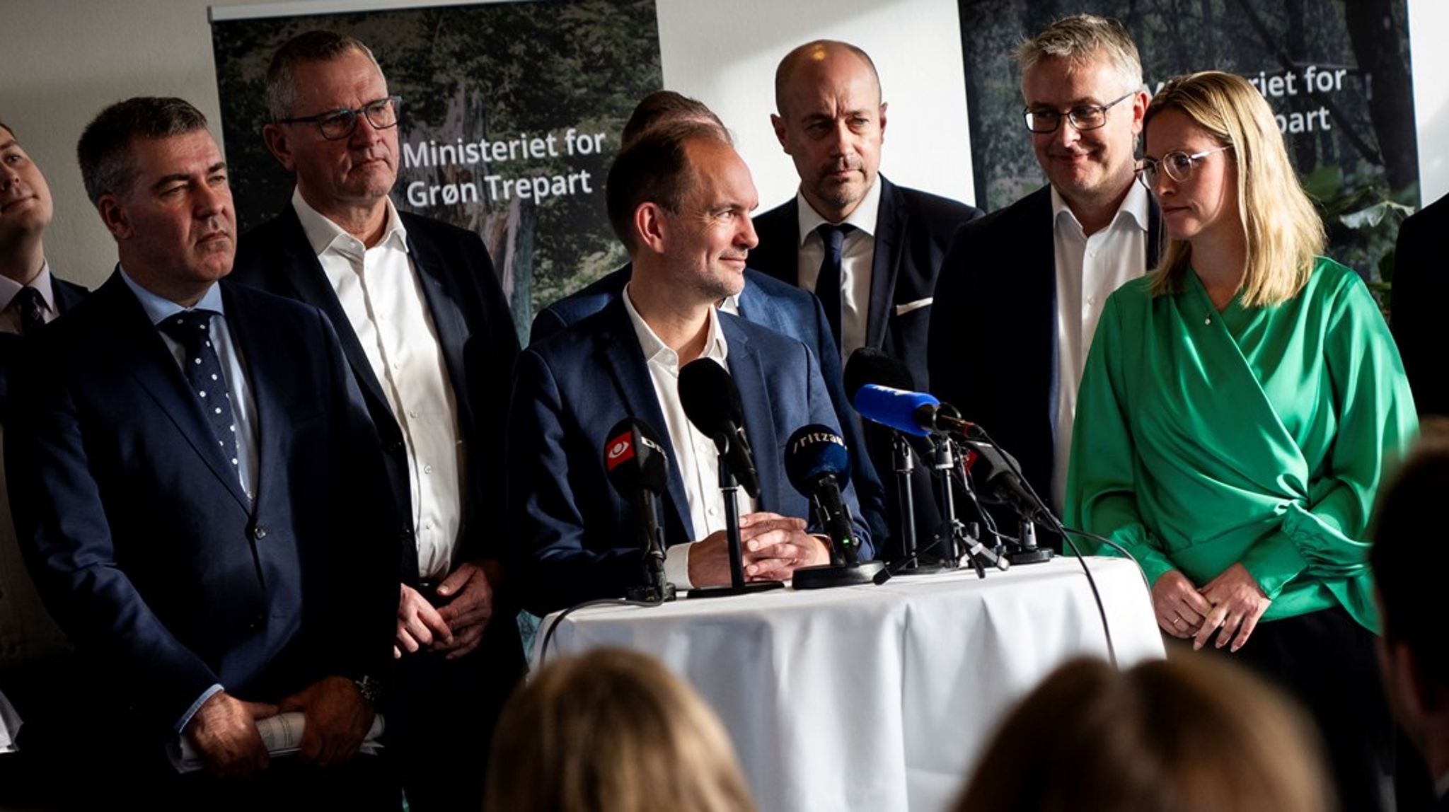 Hvorfor ikke kalde Den grønne Trepart for det, den var: En politisk kvadrille, hvor Novo Nordisk Fonden betalte en væsentlig del af gildet. Sådanne kvadriller kommer vi nok til at se flere af på store politiske projekter. Så lad os fremover være åbne om den rolle fondene spiller, skriver Jesper Olsen.&nbsp;&nbsp;