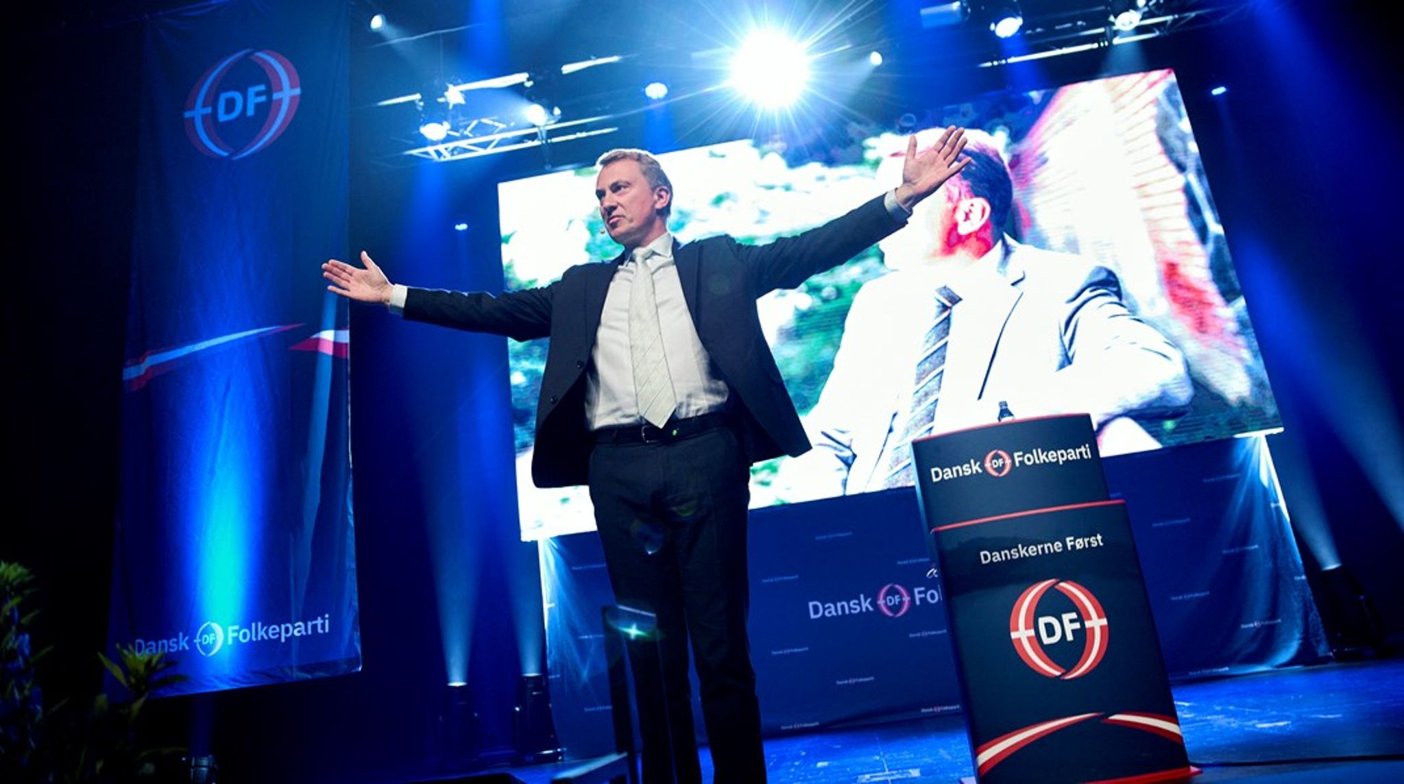 Dansk Folkepartis formand Morten Messerschmidt modtog stor hyldest, da han trådte ind på scenen til partiets årsmøde, der samtidig var 30-års jubilæum.