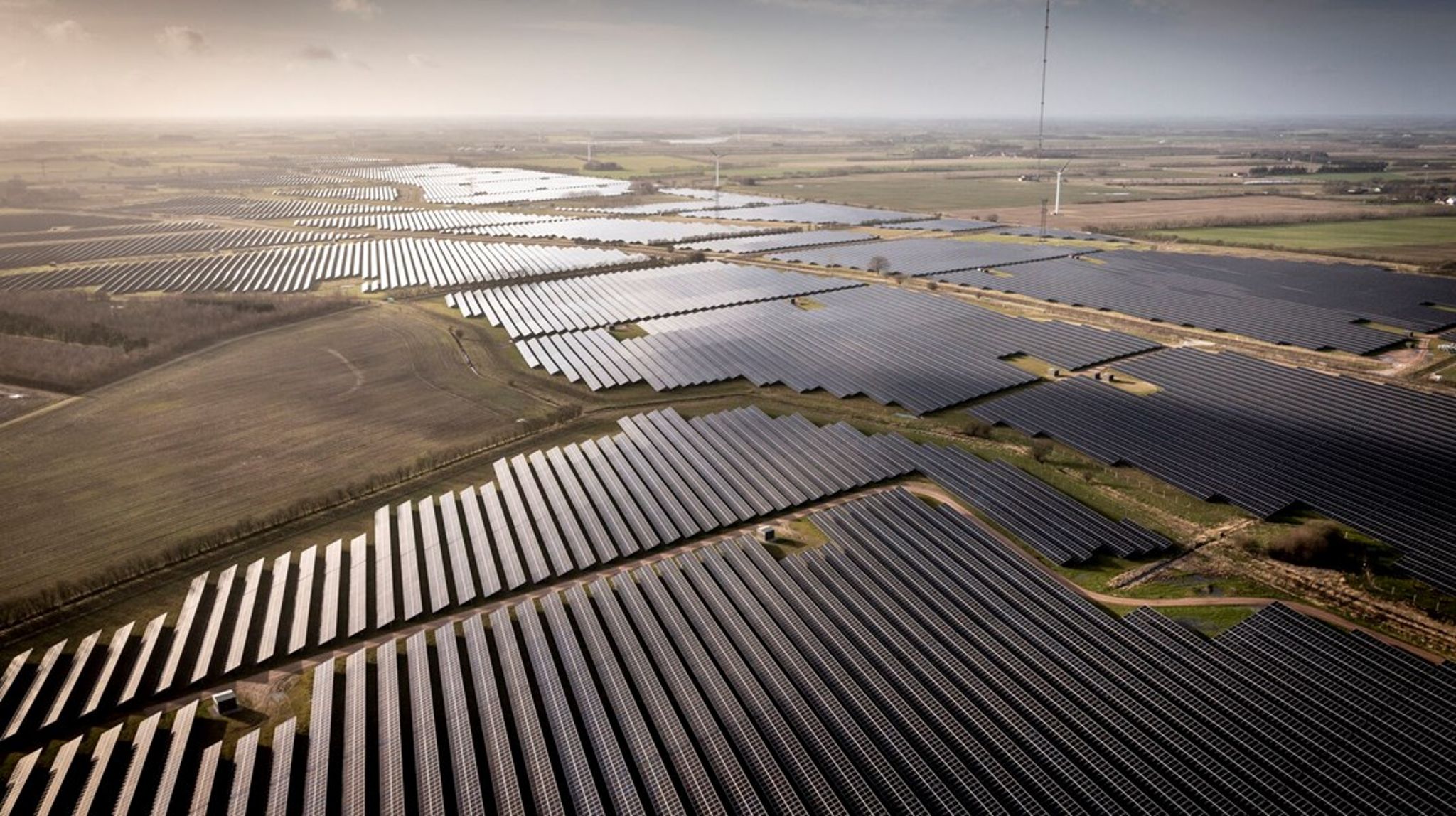 Jyske landkommuner producerer mest energi fra solceller. Men det er en række af landets største byer, der har flest installerede solcelleanlæg i Danmark.&nbsp;