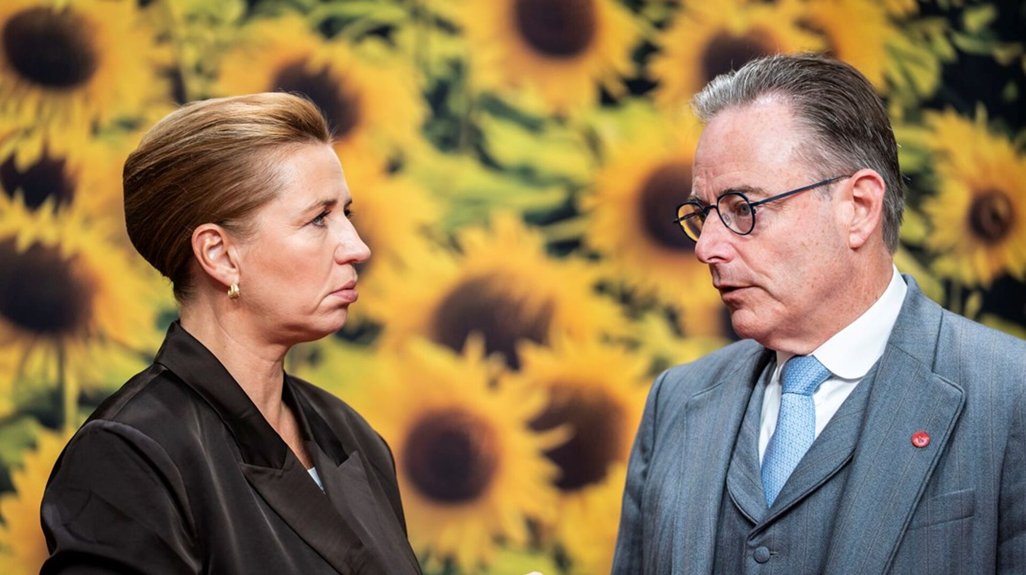 Statsminister Mette Frederiksen håber, at den belgiske regeringsleder, Bart De Wever, kan overbevises om at bruge indefrosne russiske milliarder til at støtte Ukraine.
