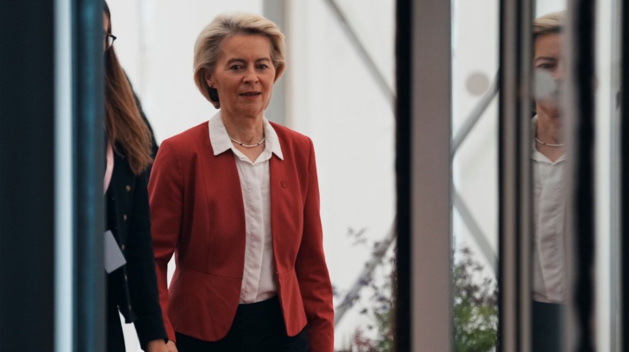 Ursula von der Leyen er særdeles upopulær på begge fløje i Europa-Parlamentet for tiden.