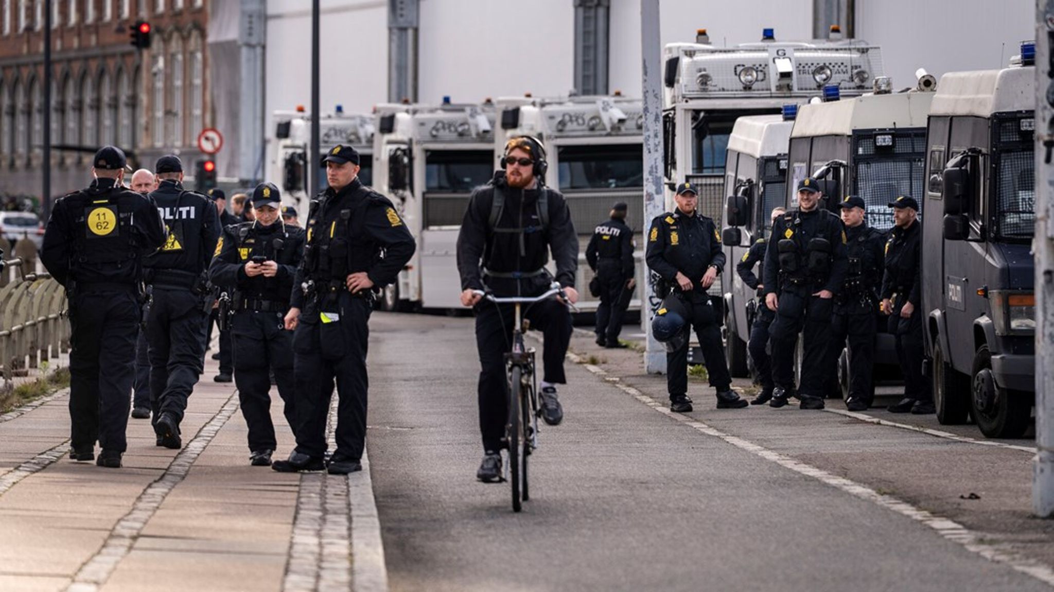 Når det uforudsete sker, og paratheden skal stå sin prøve, er vi nødt til at have en politiuddannet styrke af en vis størrelse at trække på, skriver&nbsp;Heino Kegel og Heine Hansen.