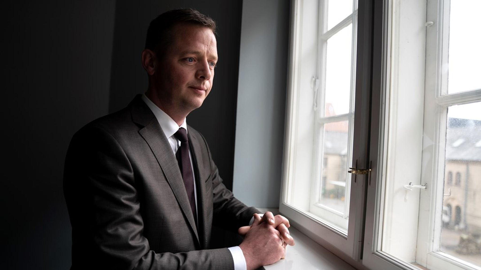 Thomas Danielsen besluttede at dele en præsentation fra Banedanmark med kritiske informationer om jernbanen med sin forligskreds, da Altinget fik aktindsigt. God stil, mener ministeren.