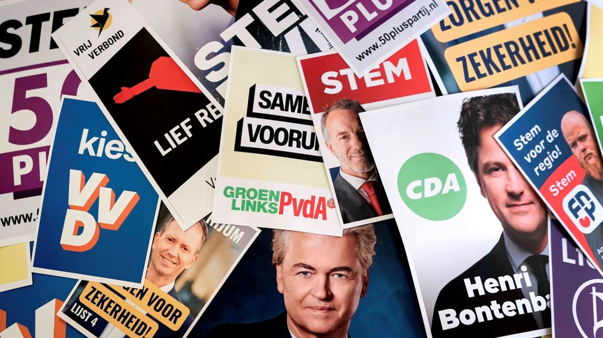 Som sædvanlig er der et hav af partier på stemmesedlen ved det hollandske valg. Geert Wilders (i midten) og hans Frihedsparti PVV fører igen i meningsmålingerne, men næsten alle andre partier udelukker at danne regering med ham denne gang.