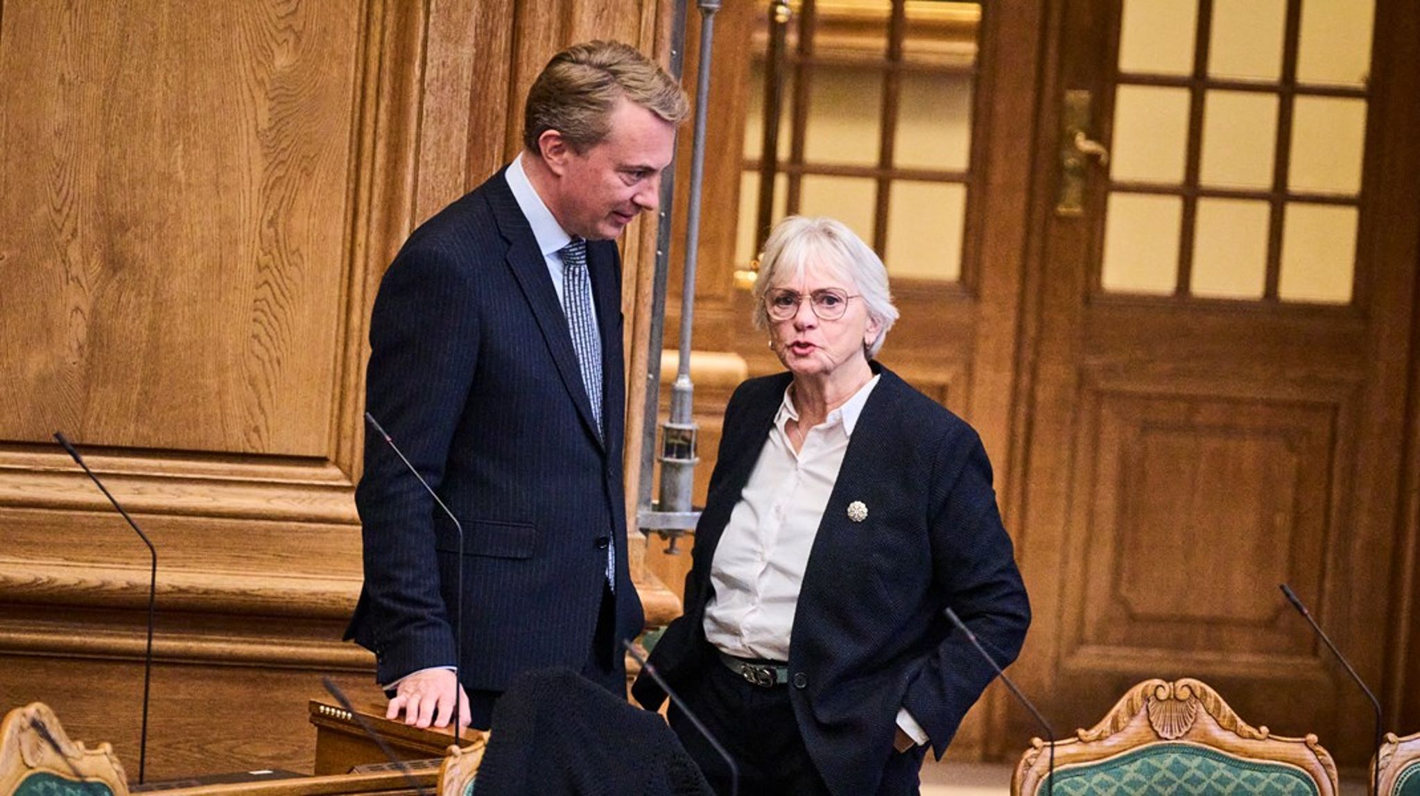Det handler ikke blot om at formidle budskaber, men om at please algoritmerne og skabe de øjeblikke, der får indholdet til at eksplodere viralt. Dansk Folkeparti har fulgt efter Liberal Alliance og har fået succes med memes på TikTok, skriver Katrine Krogh Pedersen.