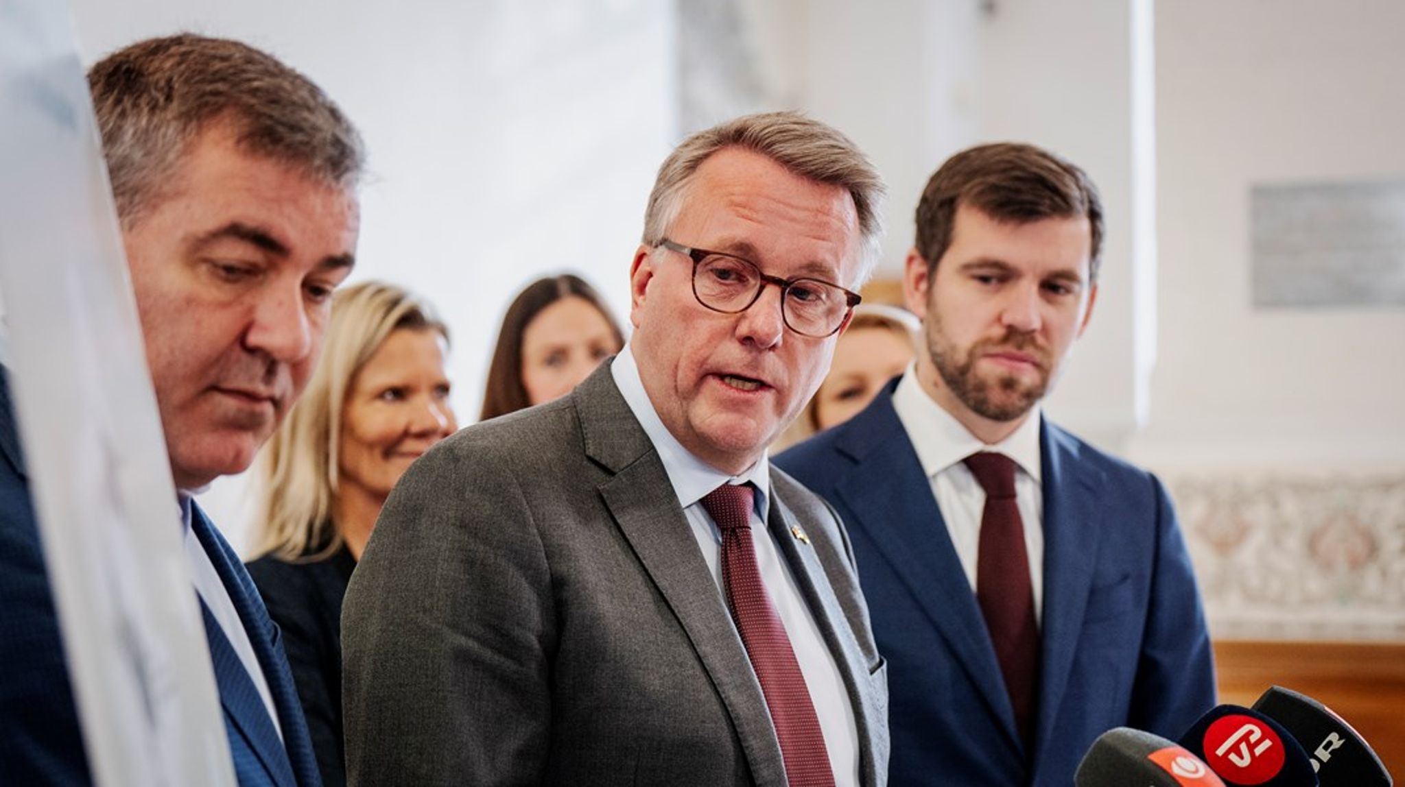 Erhvervsminister Morten Bødskov var tirsdag flankeret af by-, land- og kirkeminister Morten Dahlin samt klima-, energi- og forsyningsminister Lars Aagaard under præsentationen af de udvalgte industriparker. 