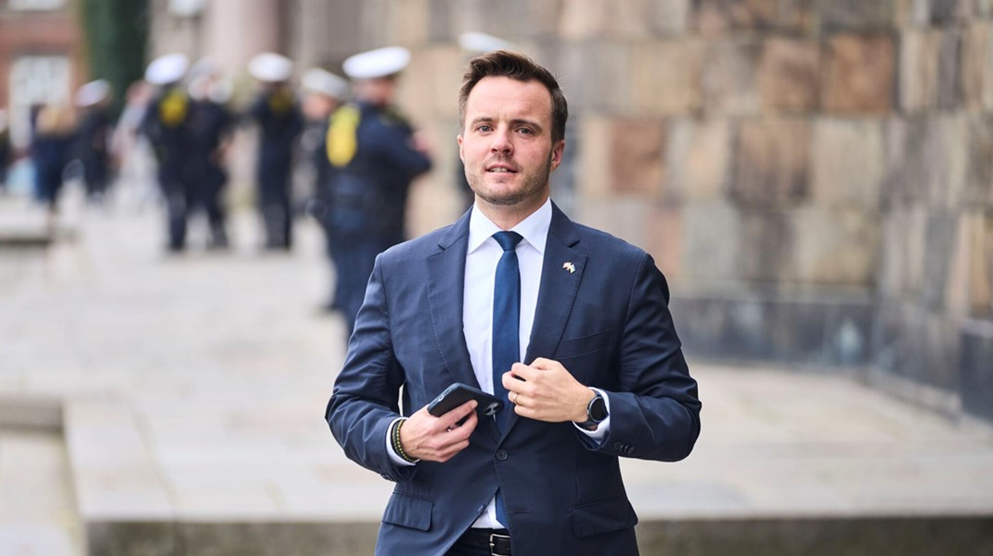 Simon Kollerup er forsvarsordfører i Socialdemokratiet, formand for Folketingets Finansudvalg, medlem af Det Udenrigspolitiske Nævn og præsident for Beredskabsforbundet.