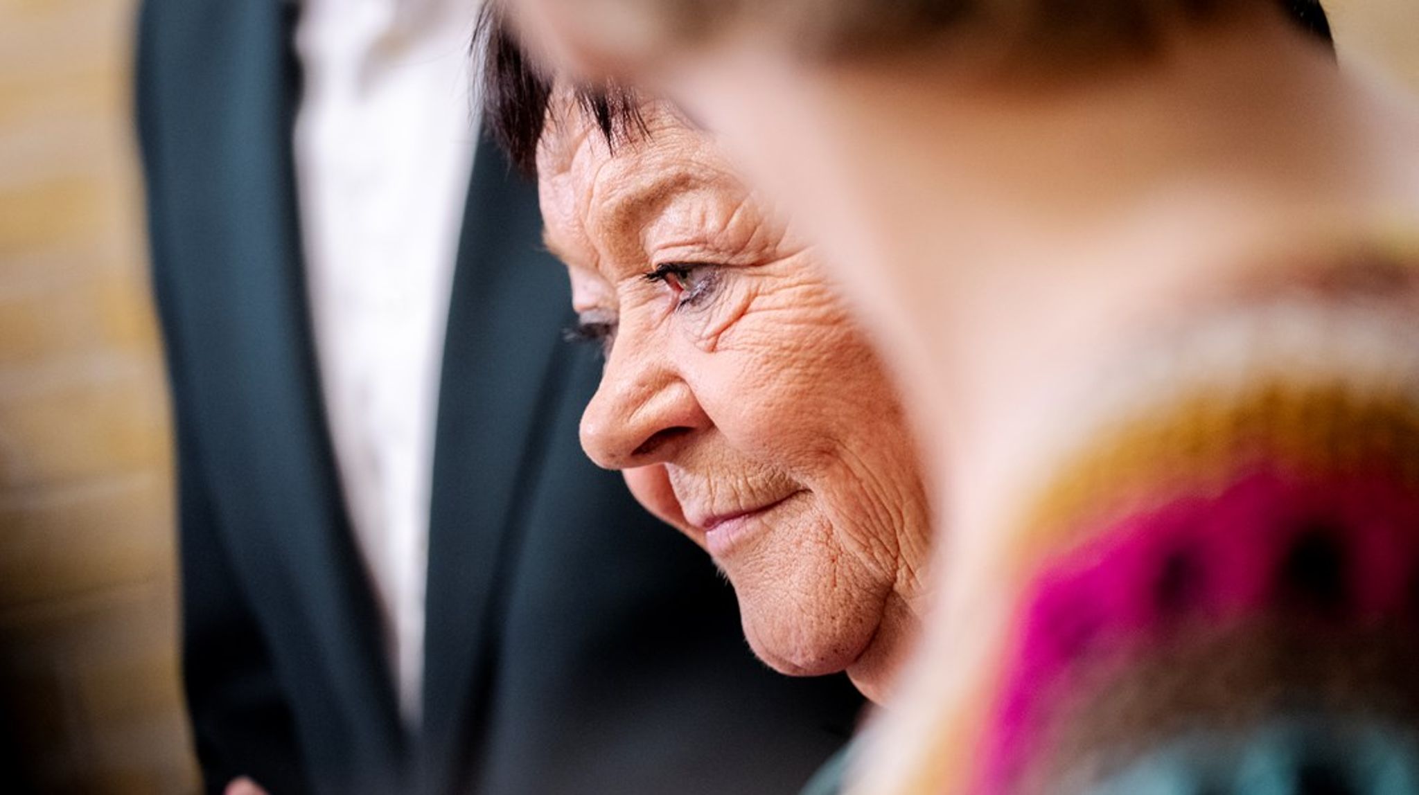 FOA-frontfigur Mona Striib stod alene blandt parterne med sit synspunkt om, at Folketinget godt kan lovgive om en ret til barnets tredje sygedag med dagpenge. Nu tager hun sagen&nbsp;videre i overenskomst-regi som topforhandler ved OK26.