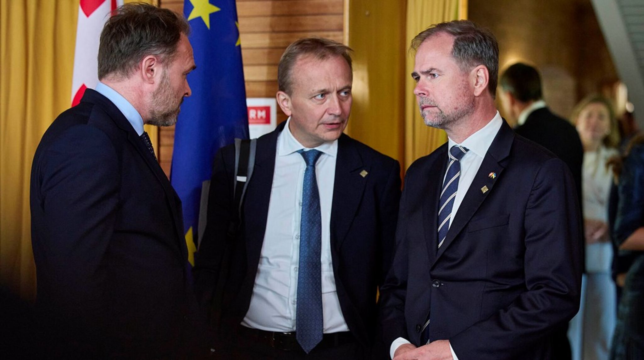 Finansminister Nicolai Wammen (t.h.) sammen med EU's budgetkommissær, Piotr Serafin (i midten), og energikommissær Dan Jørgensen ved åbningen af det danske formandskab i Aarhus 3. juli.