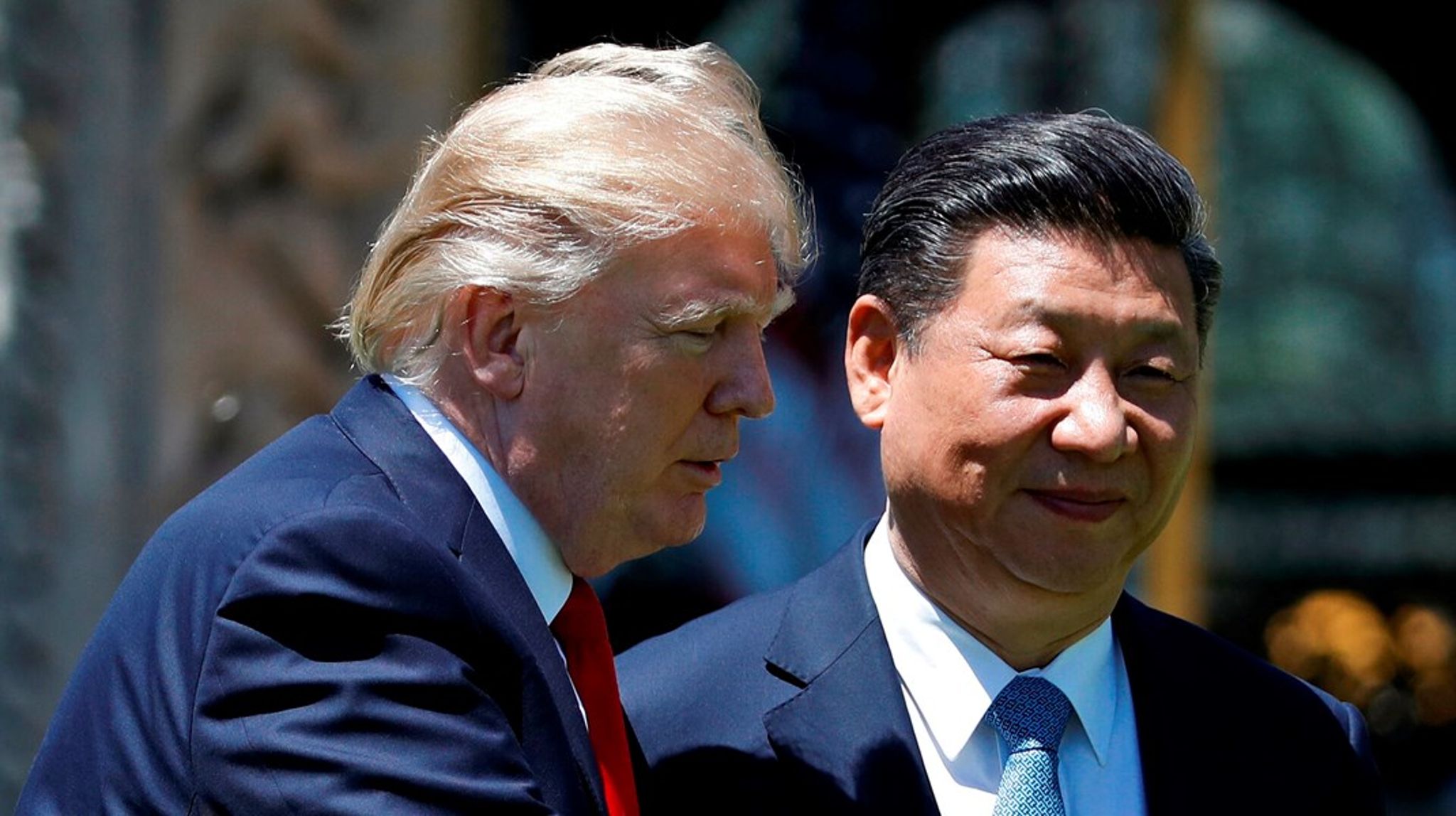 Geopolitik kommer i mange former. USAs præsident Donald Trump fører toldkrig mod Kina. Omvendt viser den nyeste rapport fra det Internationale Energi Agentur ( IEA) at Kina har hånden på 90 procent af verdens vigtigste mineraler og jordarter. 