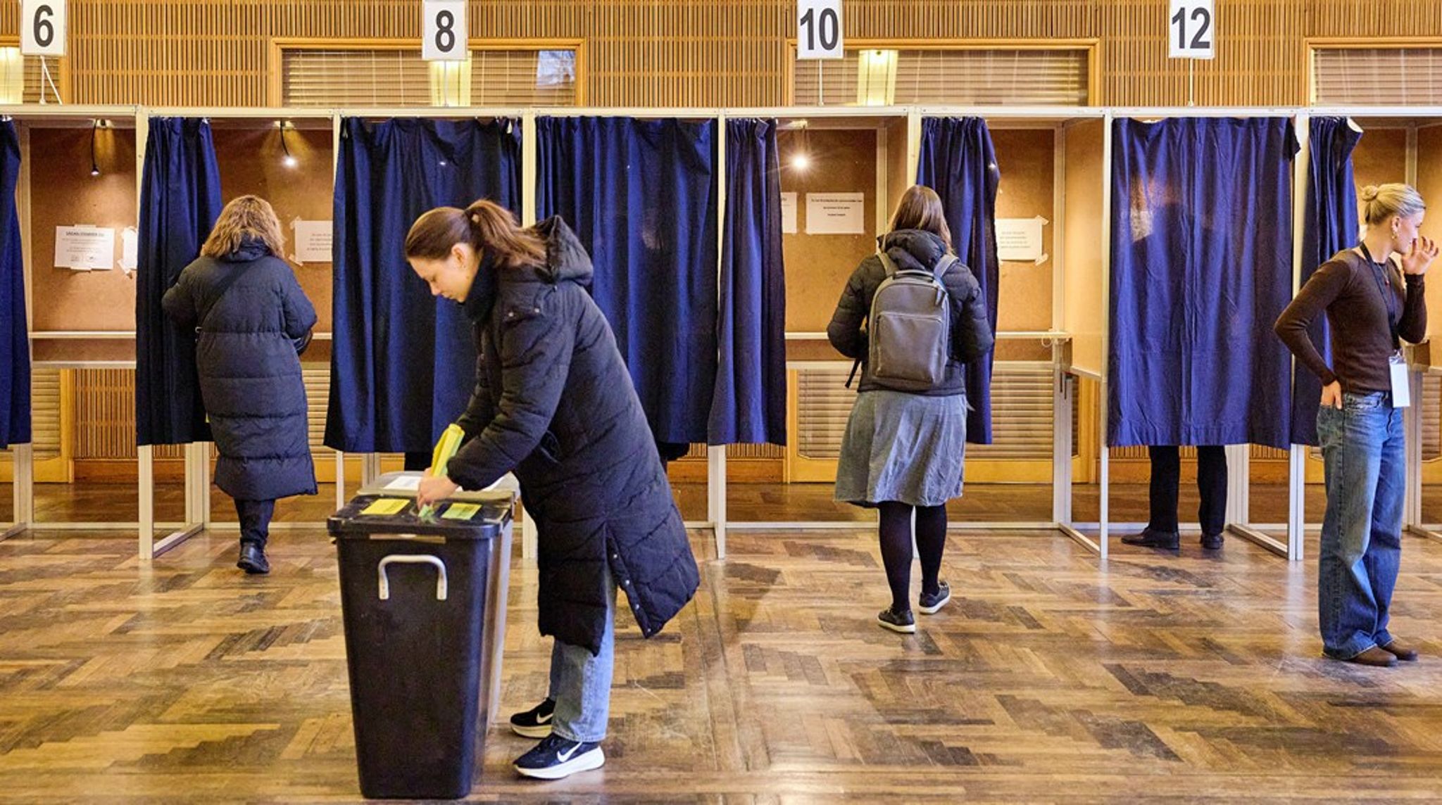 Det virker, som om mange har glemt, at den store "beslutsomhed" – og det samme partivalg fra vugge til grav – afspejlede en tid, hvor man nærmest fik sit partivalg i fødsels- eller dåbsgave. Tvivl er demokratiets kerne, skriver Roger Buch.