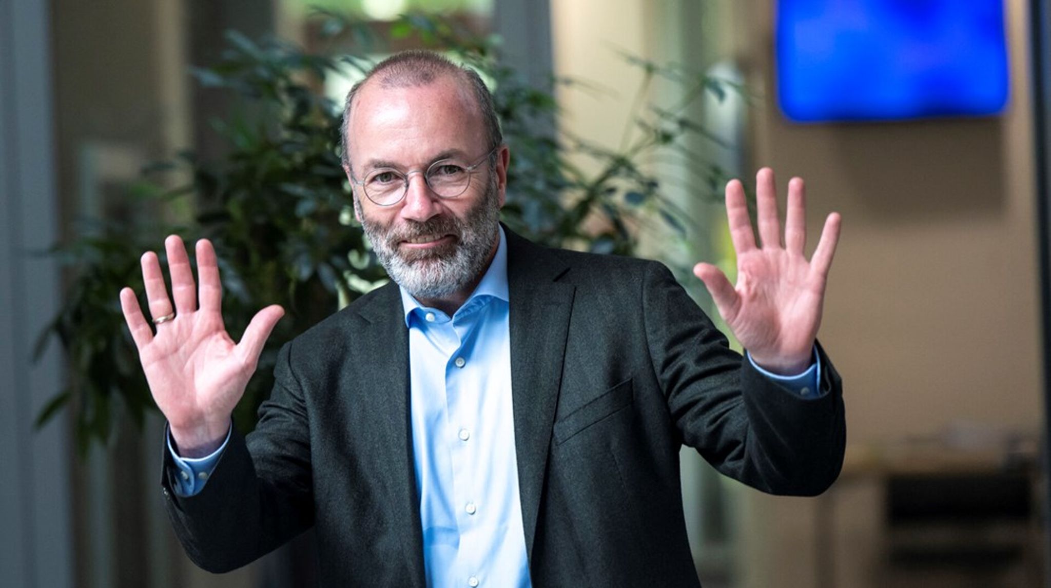 Formanden for Europa-Parlamentets dominerende konservative gruppe, den tyske CSU'er Manfred Weber, beviste i sidste uge, at han og hans gruppe (EPP) er villige til at vedtage lovgivning sammen med grupperne på den yderste højrefløj. Det alternative flertal sætter socialdemokraterne (S&amp;D) uden for indflydelse og ændrer magtbalancen i Parlamentet.&nbsp;