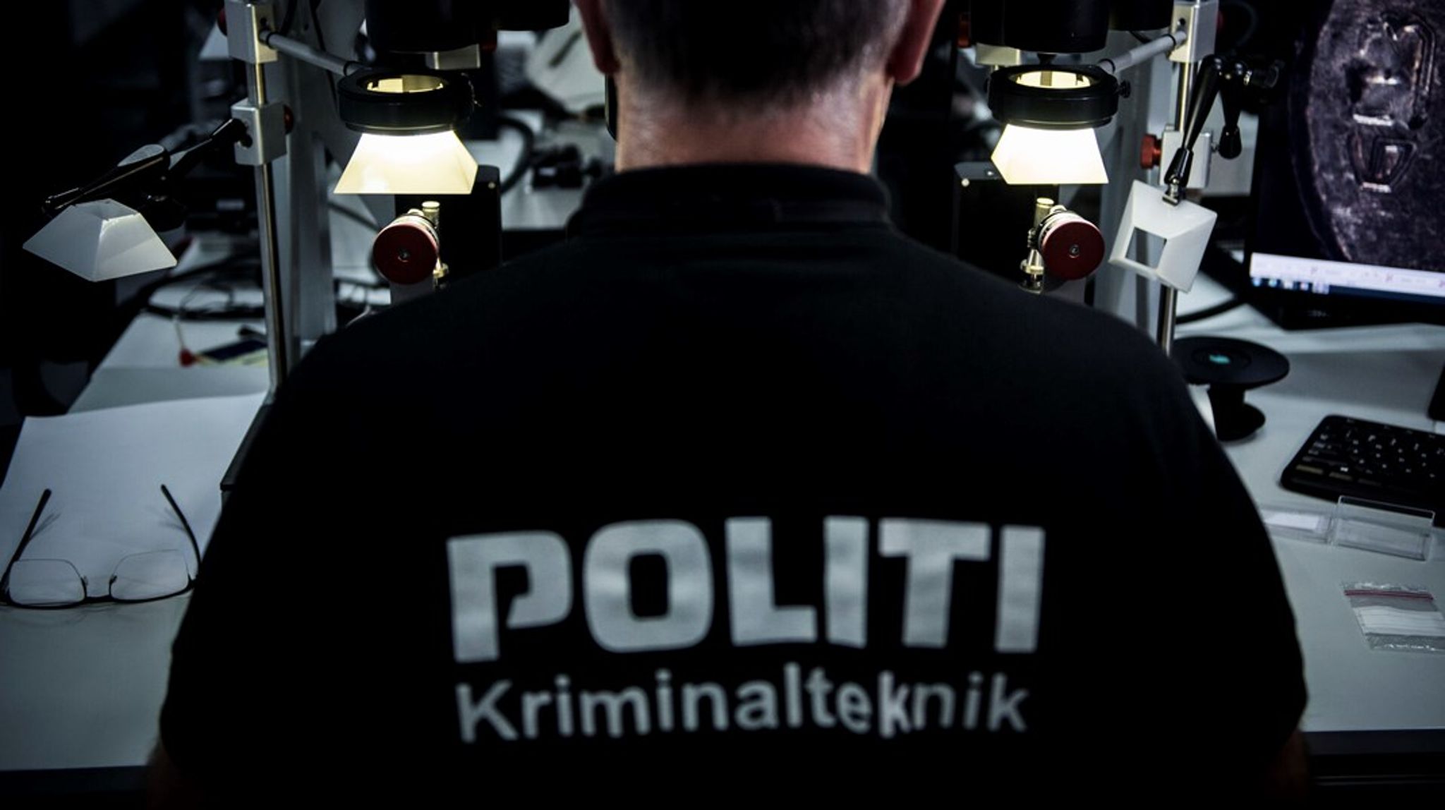 Staten har skabt en digital motorvej – men glemt autoværnet, nødsporene og skiltene, og har dermed åbnet en ladeport for svindlere, hackere og organiserede kriminelle, skriver John Foley.