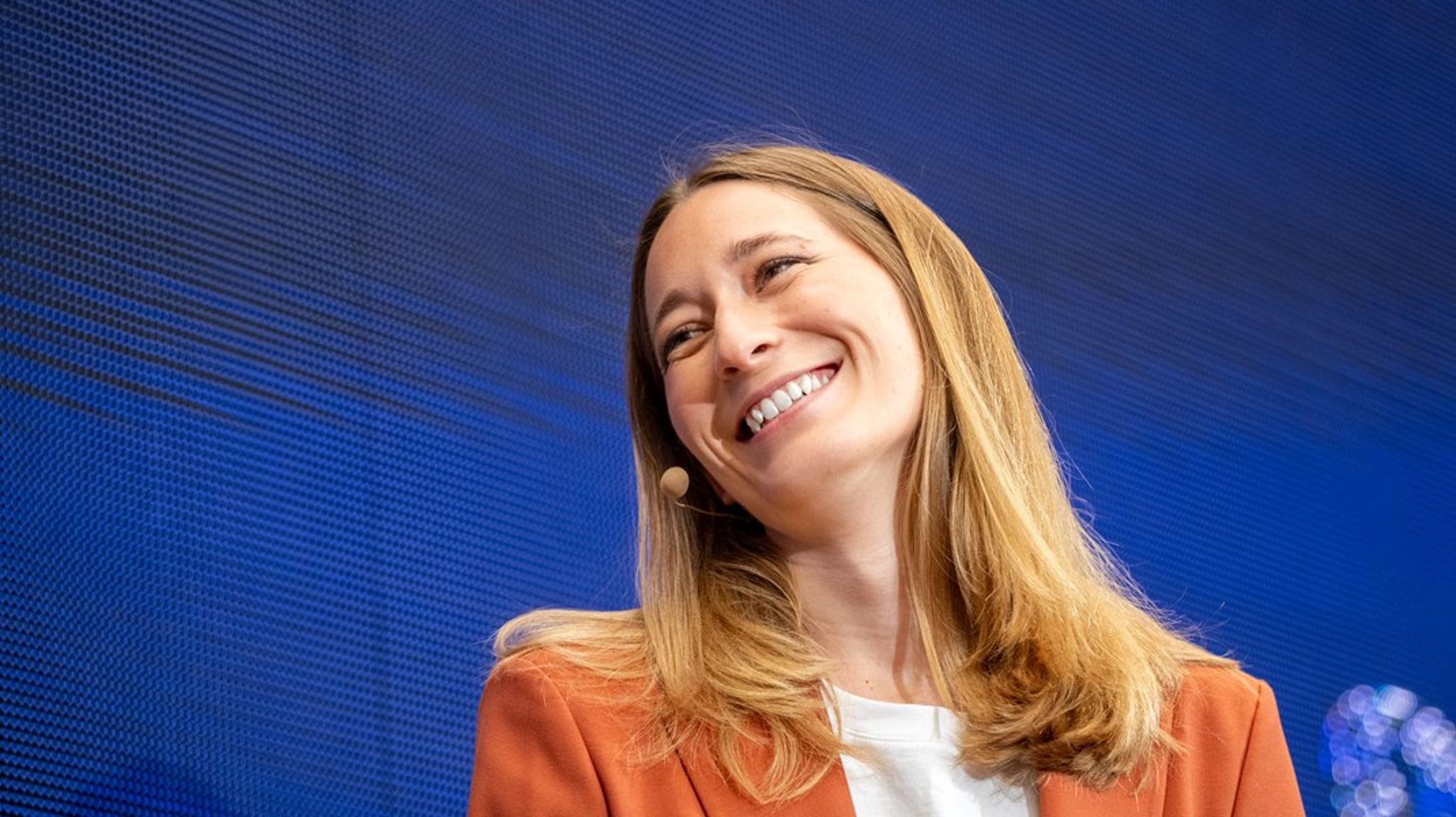 Kira Marie Peter-Hansen har fået selskab af en ny politisk rådgiver i Europa-Parlamentet.